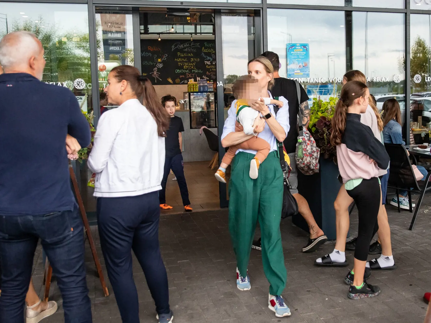 Adela Vinczeová s adoptívnym synčekom Maxom.