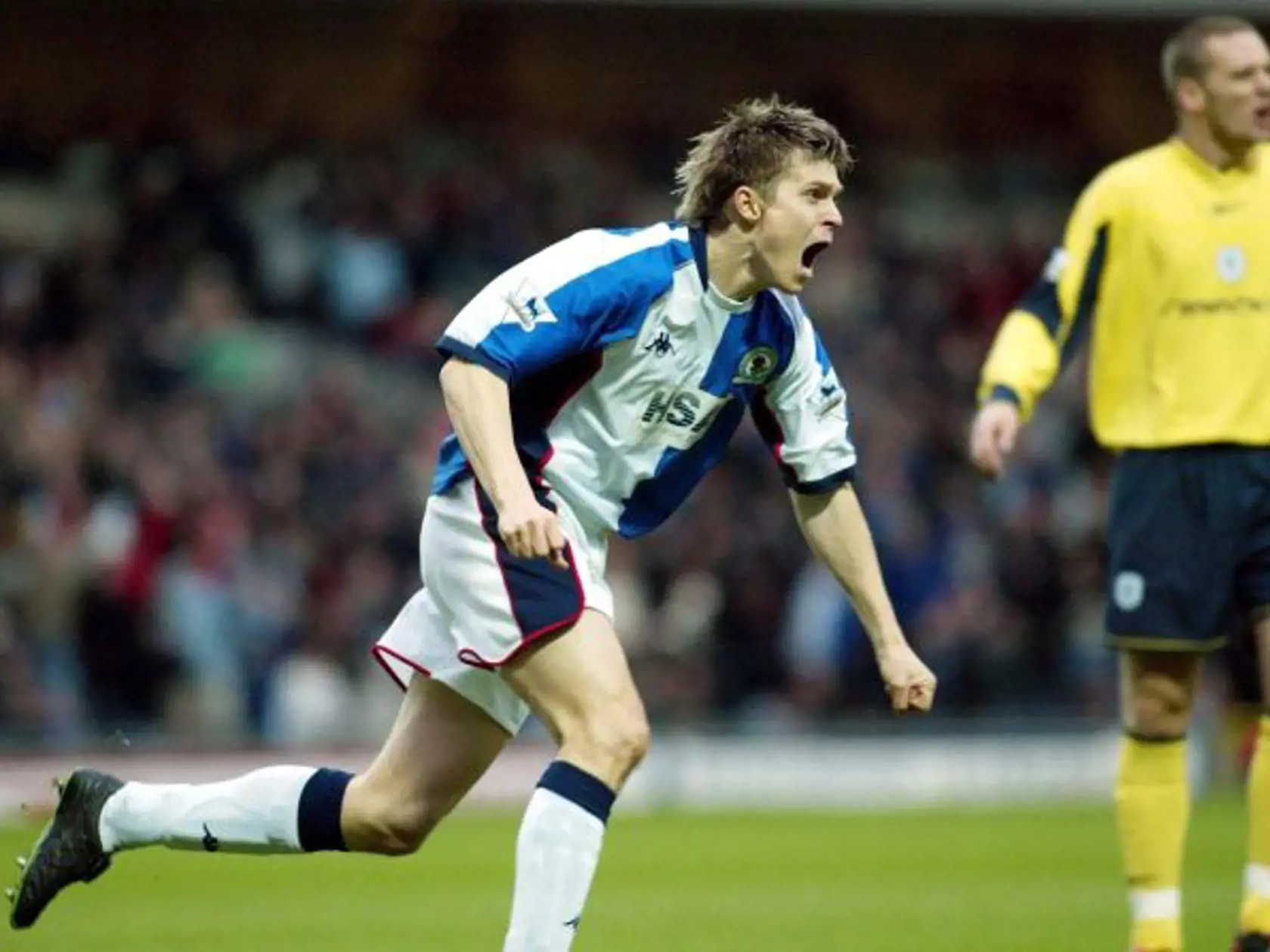 AR24 archív - Na archívnej snímke z 10. januára 2004 sa slovenský útoèník v drese Blackburn Rovers Vratislav Greško teší z gólu do siete Boltonu Wanderers na štadióne Ewood Park v Blackburne. Greško podpísal 8. septembra 2006 zmluvu s nemeckým klubom 1. FC Norimberg, kde bude v nadchádzajúcej sezóne pôsobi spolu s krajanmi Róbertom Vittekom a Marekom Mintálom. Greško má zmluvu do júna 2007 s opciou na ïalšie dve sezóny. FOTO TASR/AP  Blackburn Rovers' Vratislav Gresko from Slovakia celebrates s