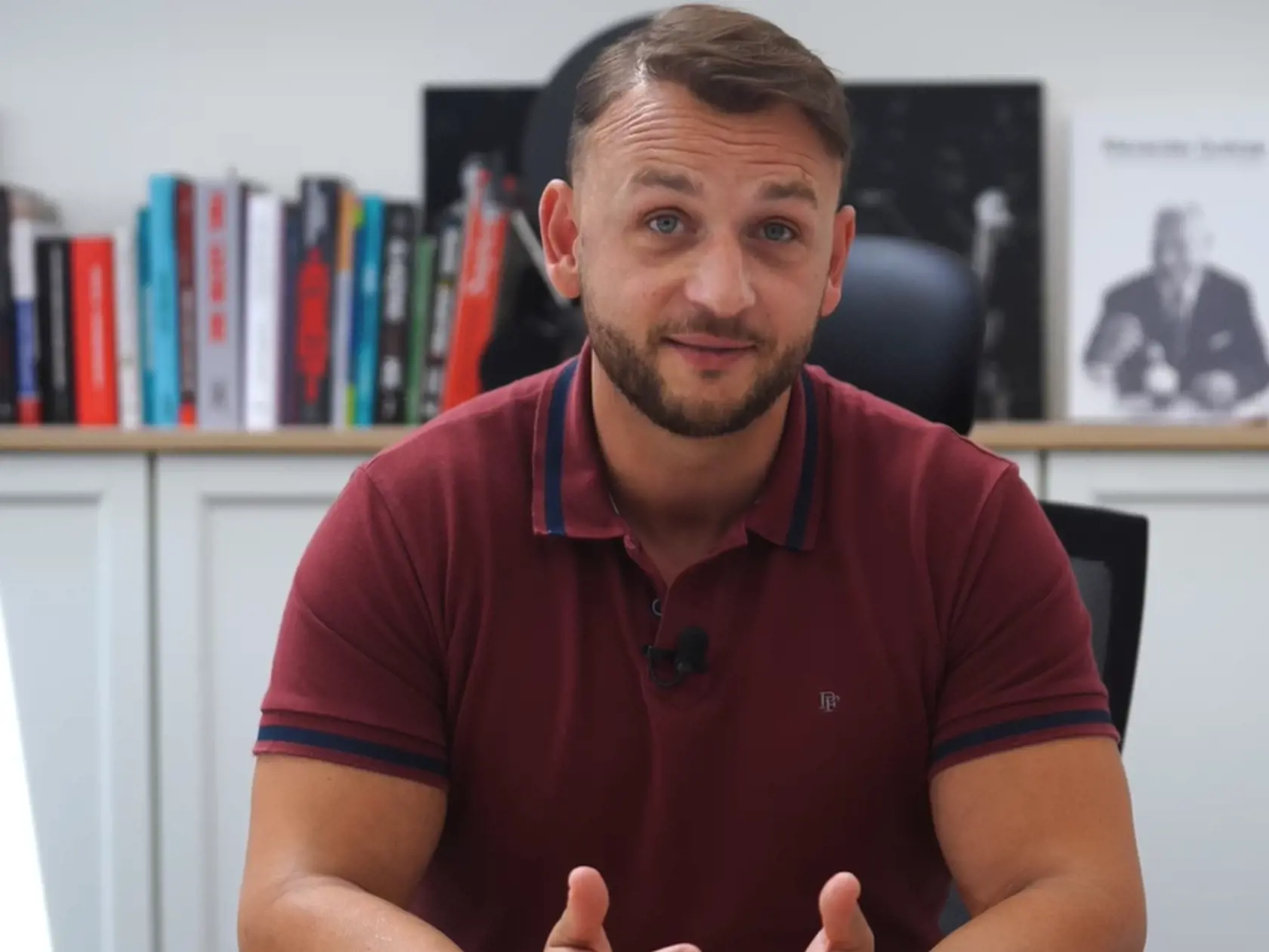 Tender sa nepozdáva viacerým opozičným politikom. Podľa poslanca Matúša Šutaja Eštoka z mimoparlamentného Hlasu-SD už samotný fakt, že kontajnerové mestečko a stanový tábor stoja tri desiatky miliónov eur, je naozaj pozoruhodný.