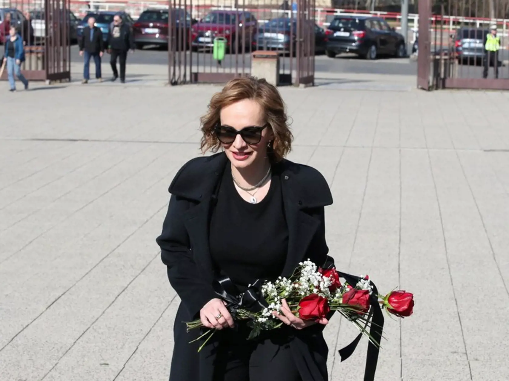 Posledná rozlúčka s hercom a spevákom Josefom Zímom (†92). Prišla aj muzikálová speváčka Monika Absolonová.           