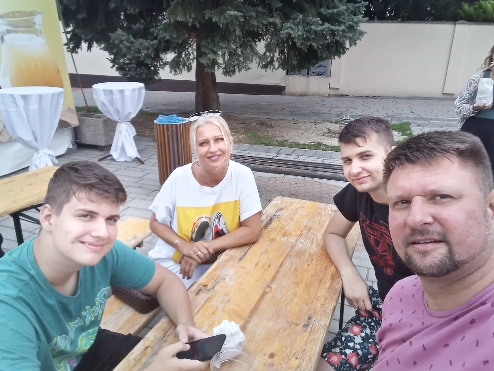 A toto sú Lenkini milovaní chlapi. Manžel a dvaja synovia.