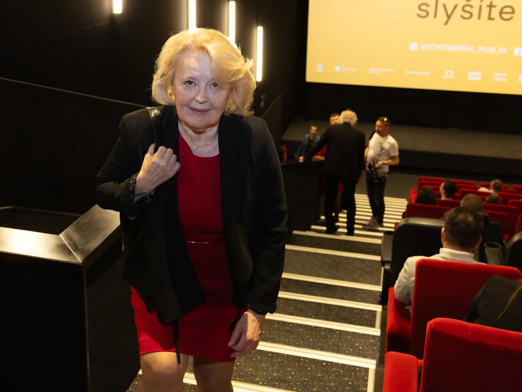 Tady Havel, slyšíte mě? Bratislavská premiéra filmu o poslednom prezidentovi Česko - Slovenska v bratislavskom nákupnom centre Bory Mall. Na snímke je Magdaléna Vášáryová.