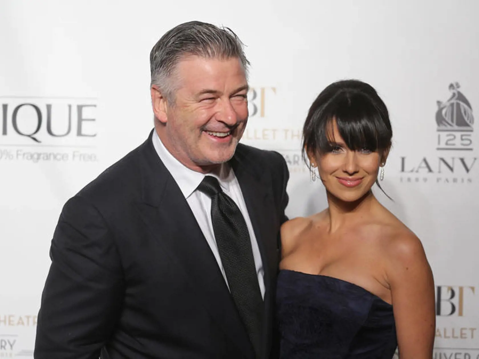 Alec Baldwin & Hilaria Thomas: Známy herec bol kedysi ženatý s Kim Basinger, ale skutočnú lásku našiel až s inštruktorkou jogy Hilariou. Stretli sa v reštaurácii a Alec vraj hneď vedel, že ju musí spoznať.