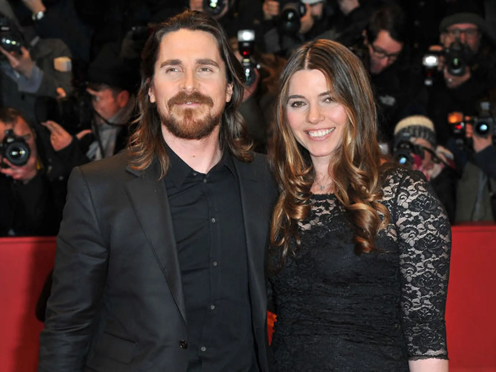 Christian Bale & Sibi Blazic: Predstaviteľ Batmana si súkromie stráži ako oko v hlave a doteraz sa nevie, ako sa volajú jeho deti. K manželke sa tiež nevyjadruje, avšak vie sa, že ju spoznal, keď bola asistentkou herečky Winony Ryder. 