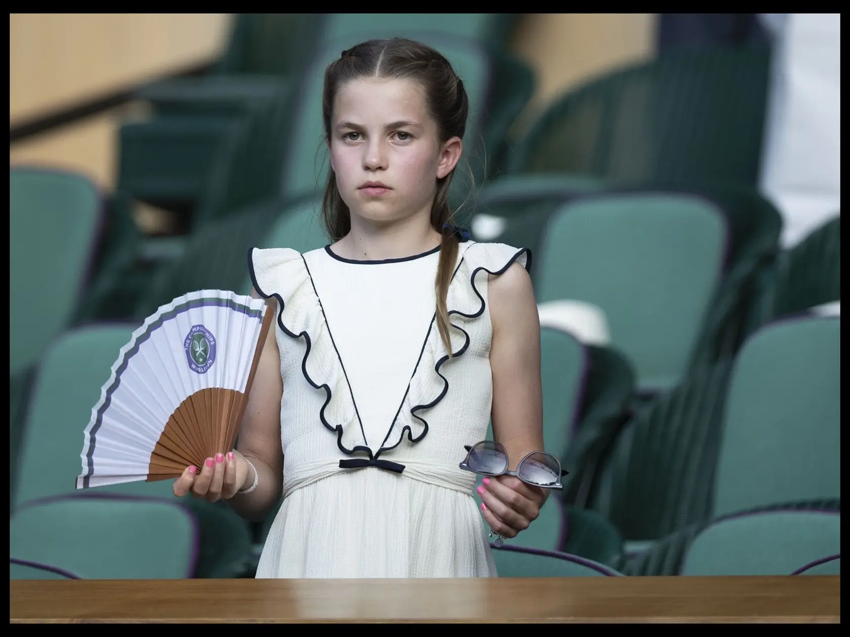 Krásna princezná sa začína podobať viac a viac na svoju mamu.