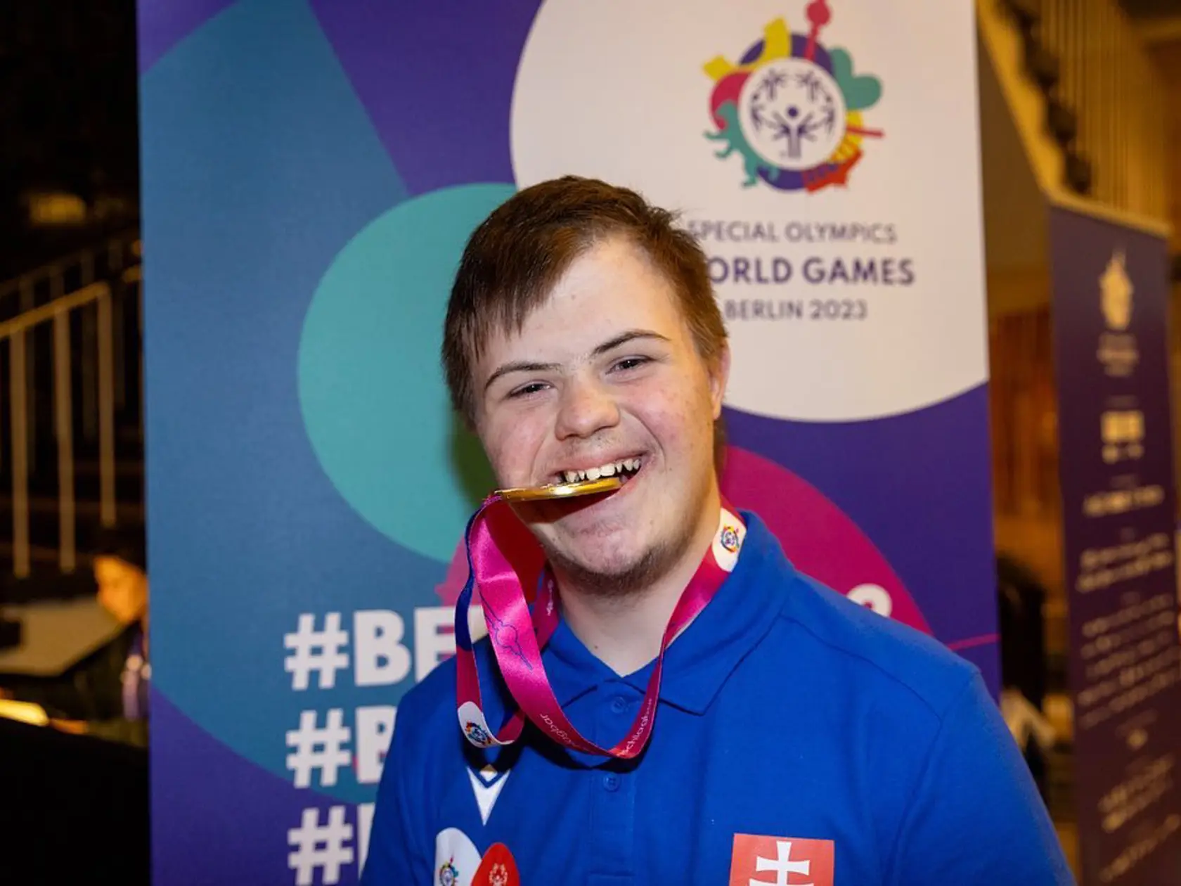 Šimon Jakuš reprezentuje Slovensko na špeciálnej olympiáde.