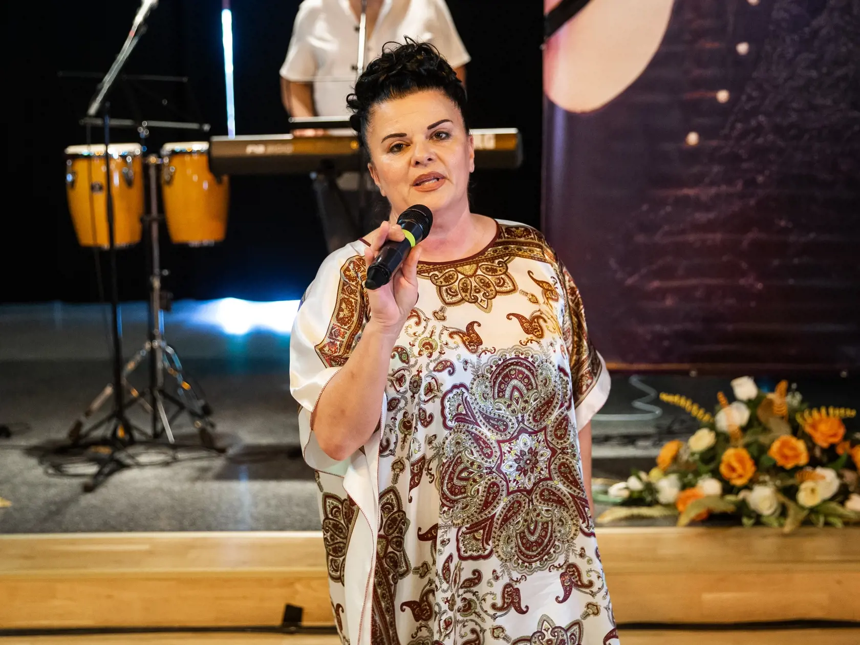 Charitatívny bazár Otta Weitera z vecí po jeho zosnulej manželke v bratislavskom Dome kultúry Zrkadlový háj. Na snímke Jadranka Handlovská.