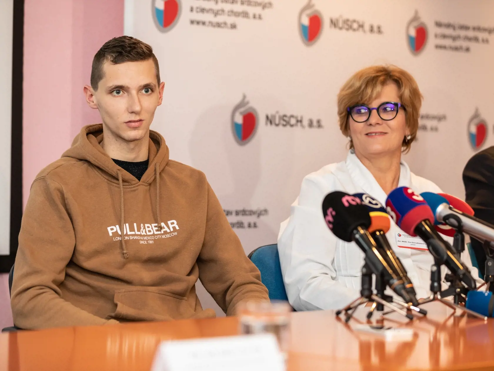 Prvú implantáciu umelého srdca na Slovensku vykonali 1. novembra 2017 v Národnom ústave srdcových a cievnych chorôb v Bratislave, bola to prvá operácia tohto typu v krajinách V4.