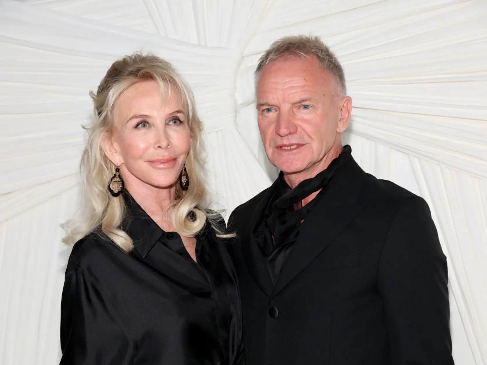 Anglická hudobná ikona Sting s manželkou Trudie Styler. Svoji sú od roku 1992.