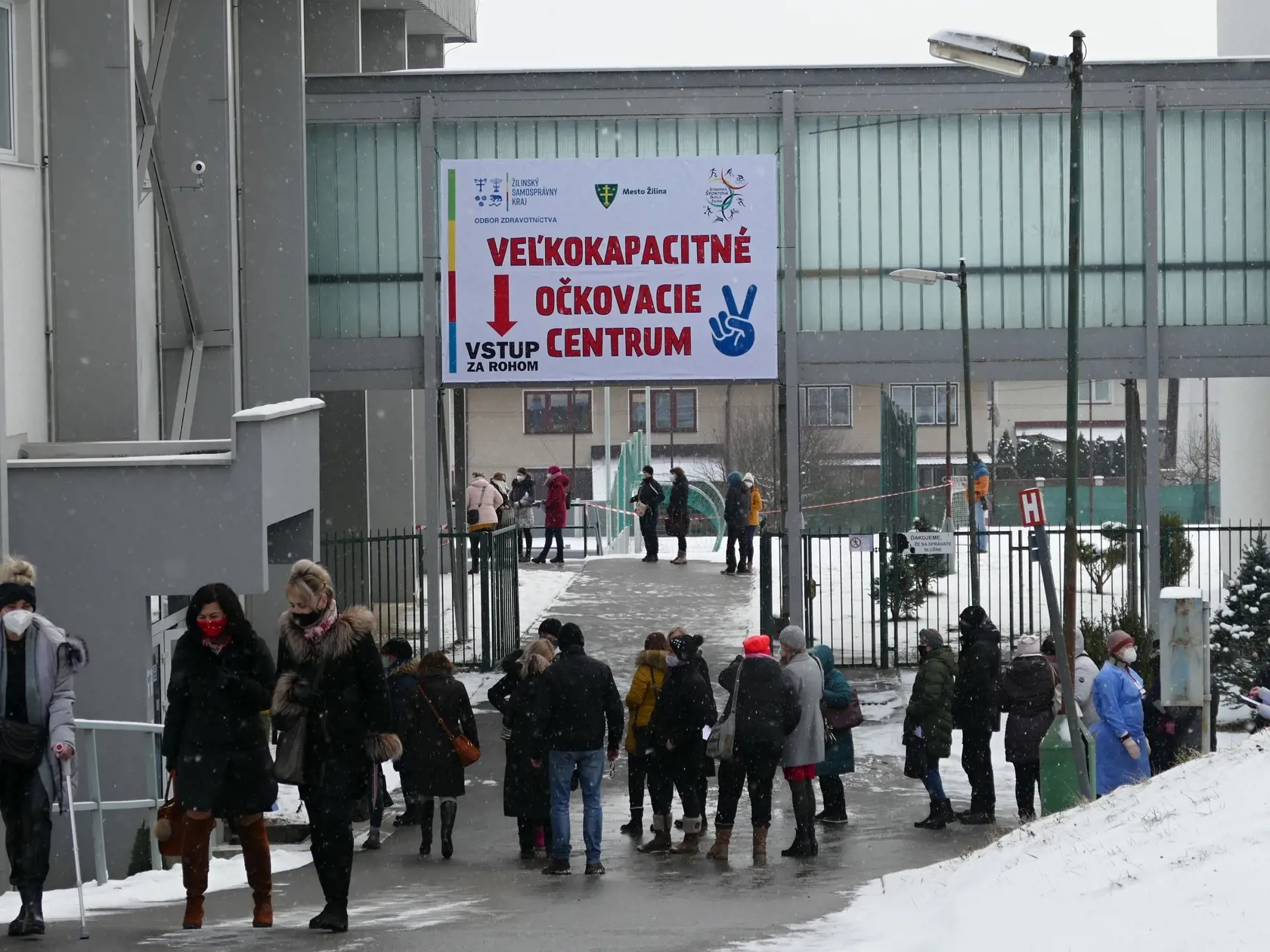 U nás vakcínou AstraZeneca najprv očkovali učiteľov.