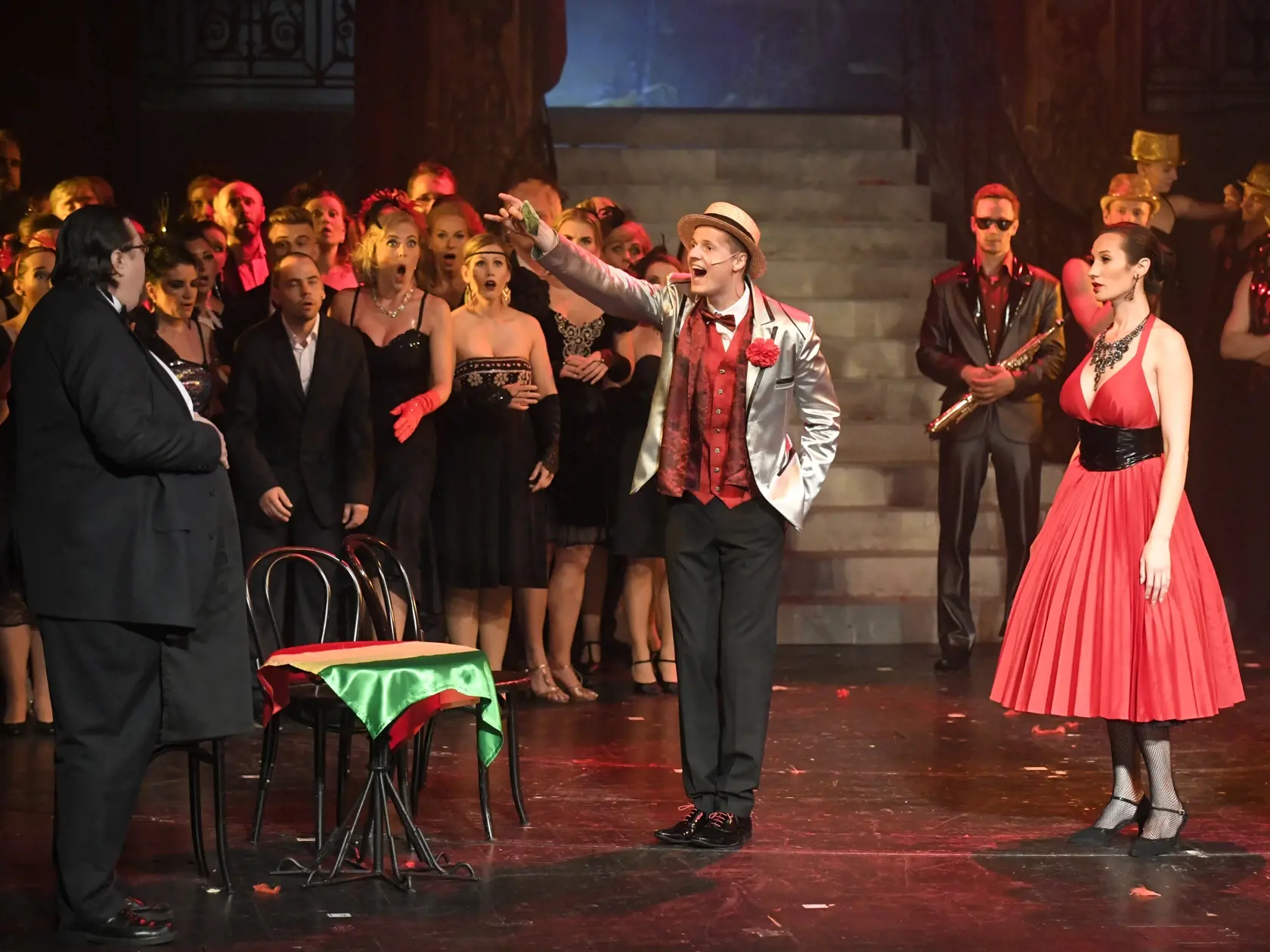 Skúška džezovej operety Vojvodkyňa z Chicaga od skladateľa Emmericha Kálmána, ktorú uvedie opera Štátneho divadla Košice. Na snímke uprostred Martin Stolár - Mr. John Bondy a vpravo Eva Bodorová - Mary. V Košiciach, 6. júla 2021. FOTO TASR – František Iván
