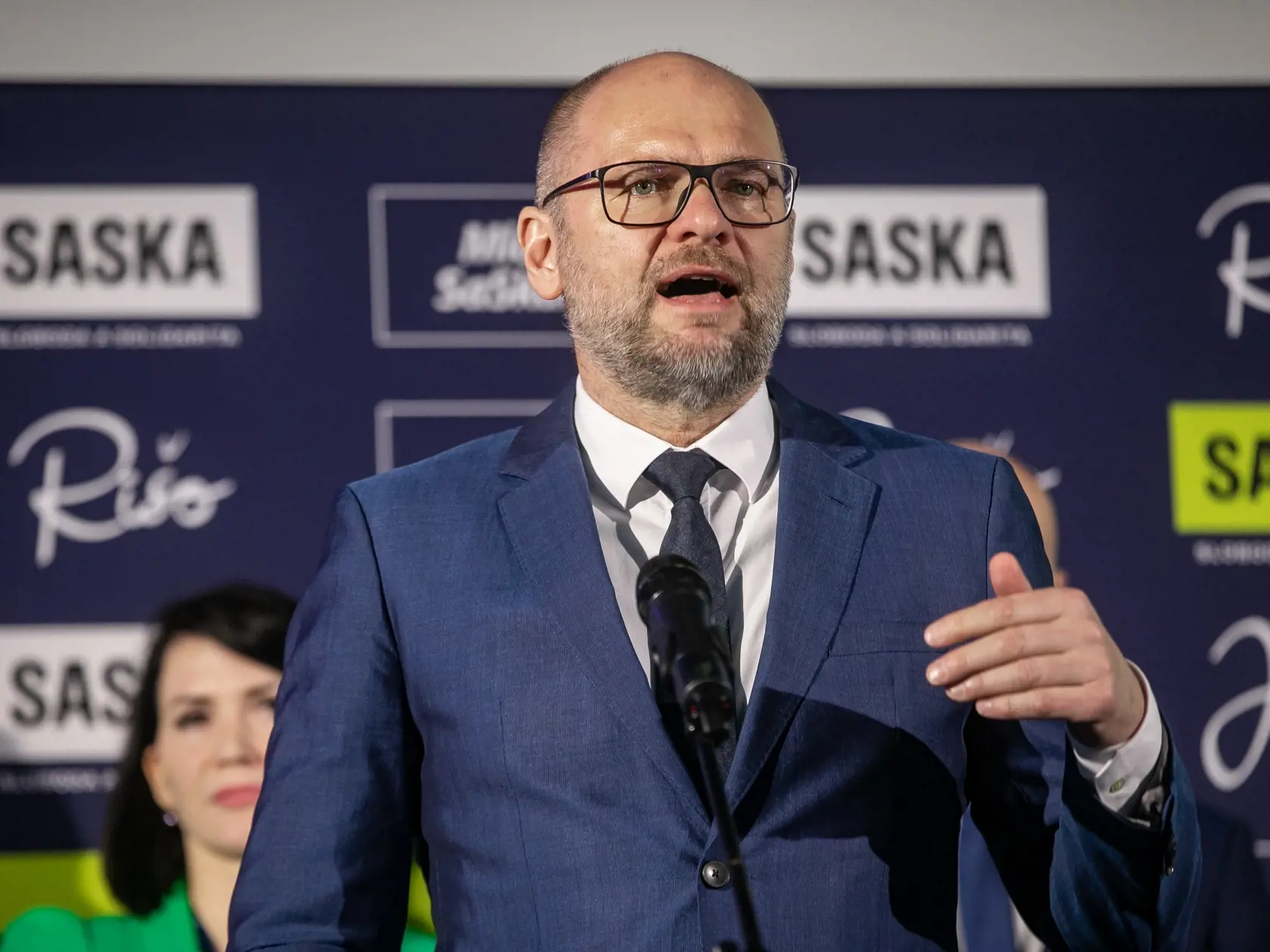 „Organizácia, ktorá sa zaoberá zápasmi ‚celebrít‘, sa ma pred časom opýtala, či by som potenciálne nemal záujem boxovať s jednou známou osobnosťou. Zatiaľ však nič nie je dohodnuté, takže uvidíme,“ prezradil mladý podnikateľ s dôvetkom, že predtým by rád stihol ešte jeden amatérsky zápas.