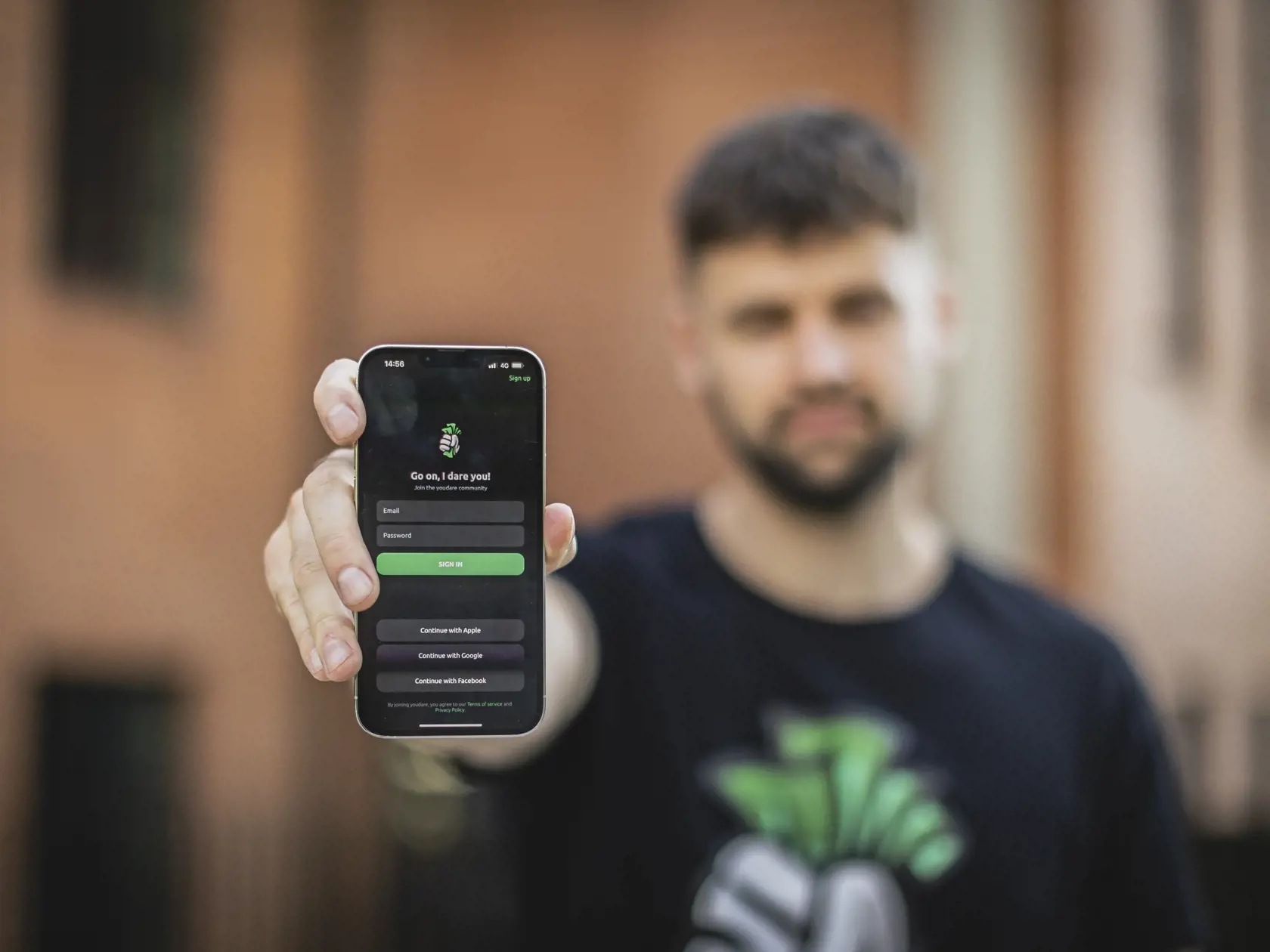 Syn známeho politika si v uplynulom roku vyslúžil mediálnu pozornosť najmä vďaka platforme Youdare, ktorá svojim uživateľom umožnovala plnenie najrôznejších, často mimoriadne kontroverzných úloh, a to výmenou za finančnú odmenu. Fungovanie tejto platformy dal svojho času preveriť aj generálny prokurátor Maroš Žilinka.