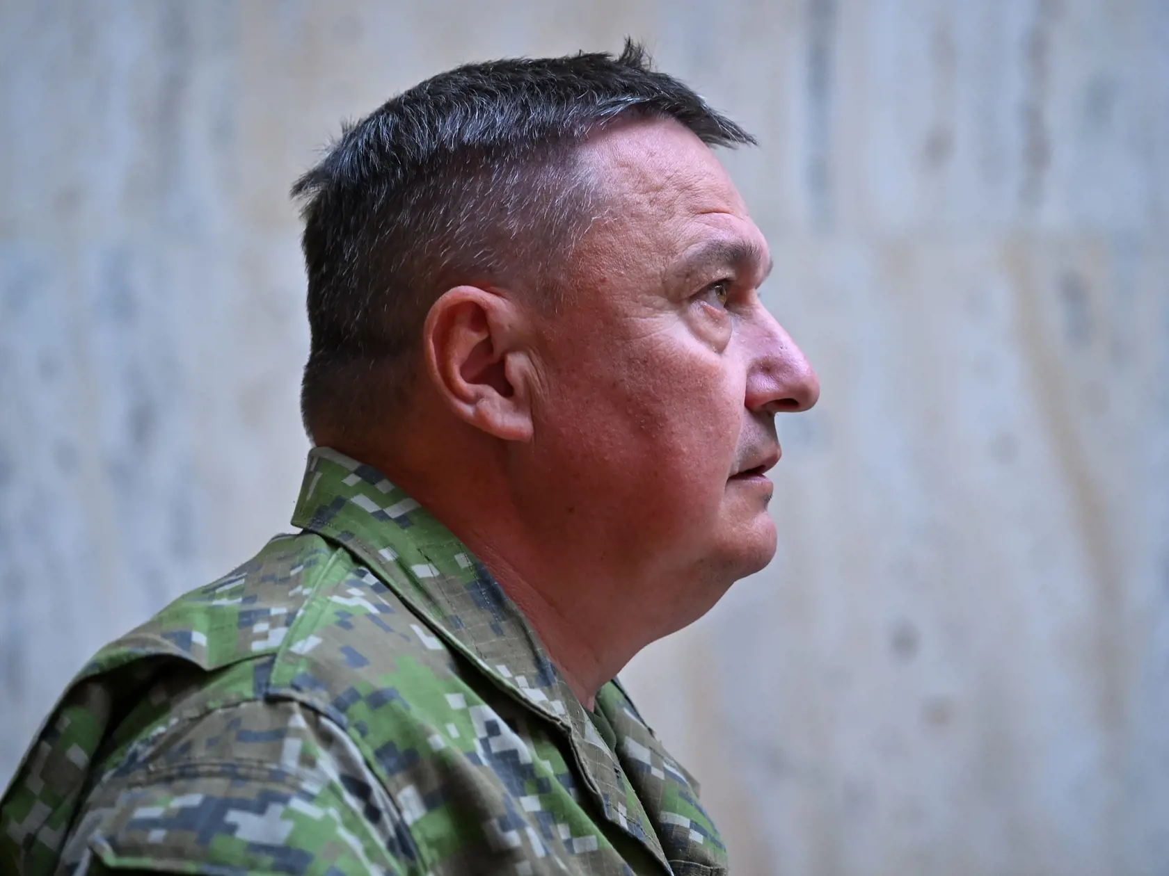 Na snímke náčelník Generálneho štábu (GŠ) Ozbrojených síl (OS) SR Daniel Zmeko počas príchodu na zasadnutie Bezpečnostnej rady (BR) SR 5. júna 2024 v Bratislave.