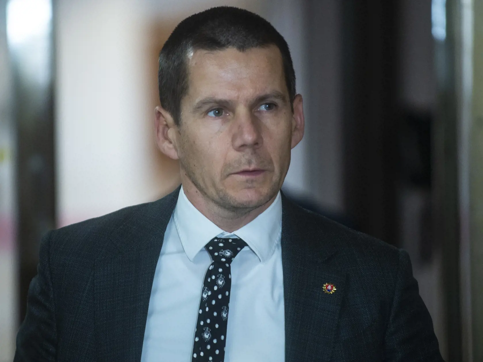 Na snímke policajný prezident SR Štefan Hamran počas príchodu na rokovanie Výboru pre obranu a bezpečnosť NRSR ku kauze únosu Vietnamca 30. novembra 2022 v Bratislave.