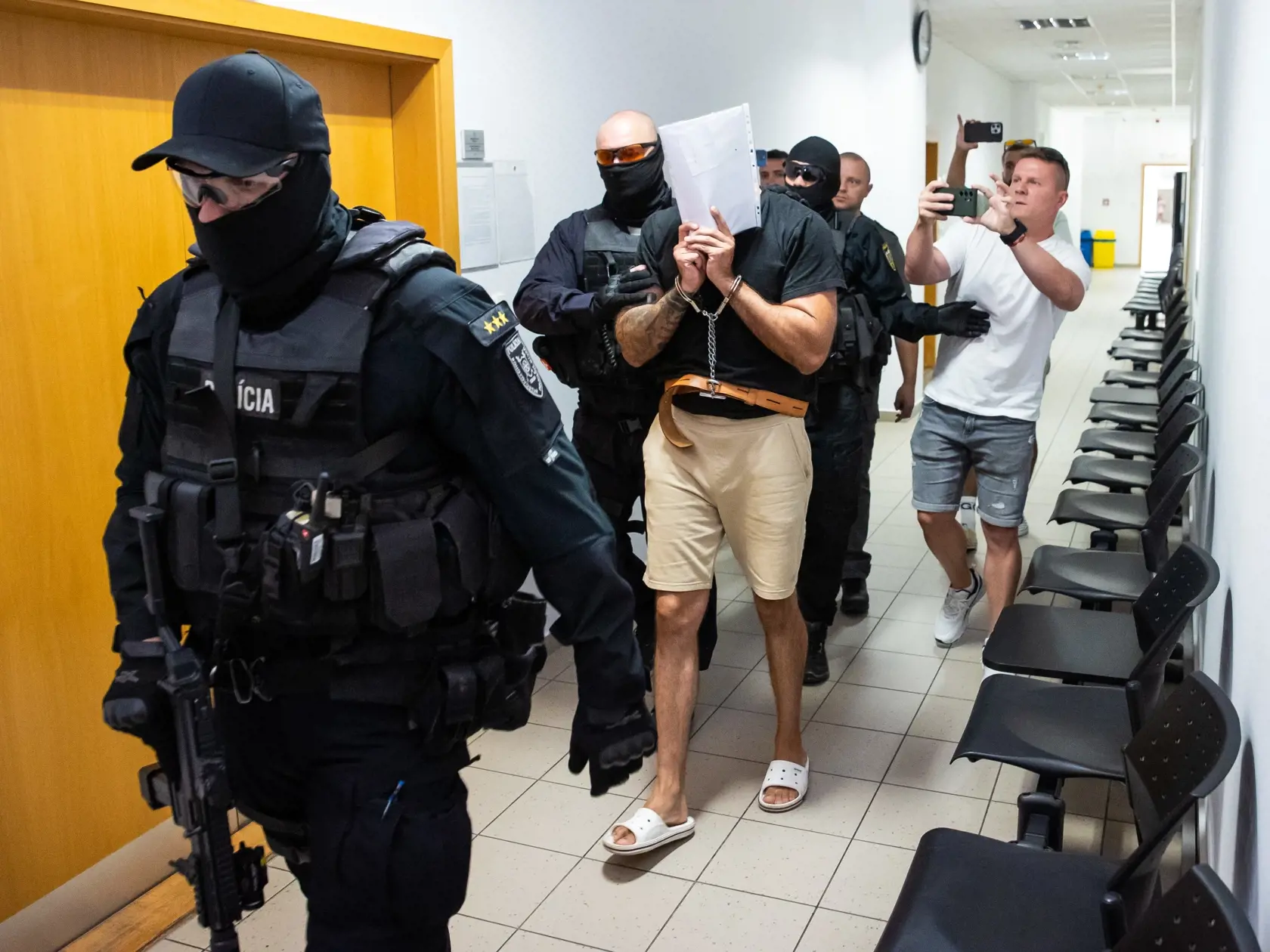 Rozhodovanie o väzbe pre Juraja, ktorý je obvinený z vraždy hádzanárky Cynthie. 