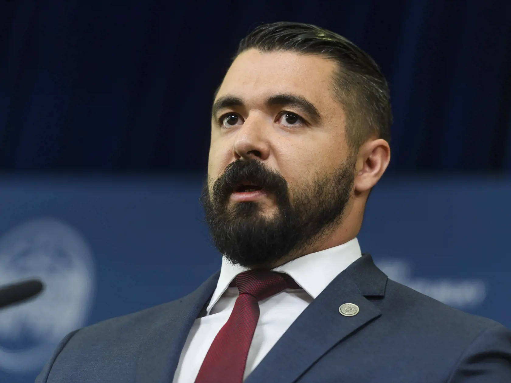 Na snímke námestník riaditeľa SIS poverený výkonom právomocí riaditeľa SIS Pavol Gašpar počas tlačovej konferencie po mimoriadnom zasadnutí Bezpečnostnej rady SR v Bratislave 22. mája 2024.