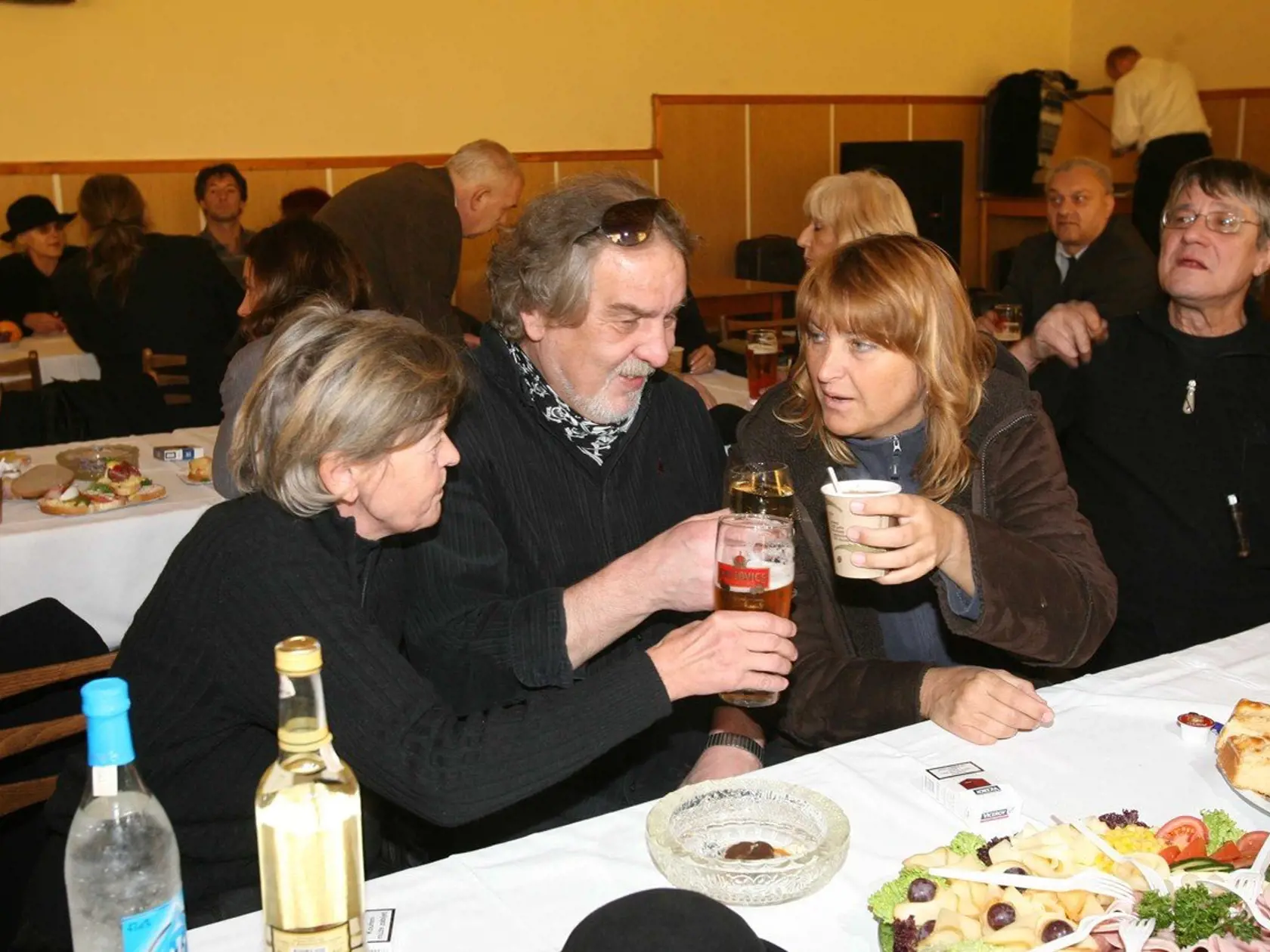 Na kare po pohrebe herca Petra Haničinca, s ktorým sa Wabi rozlúčil svojou pesničkou.

