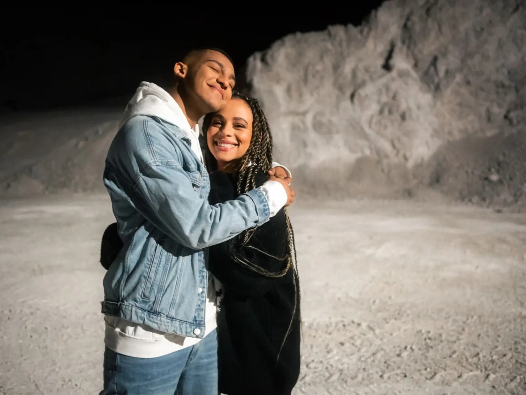 Zábery z nového videoklipu s Tinou, Matúš bez dredov