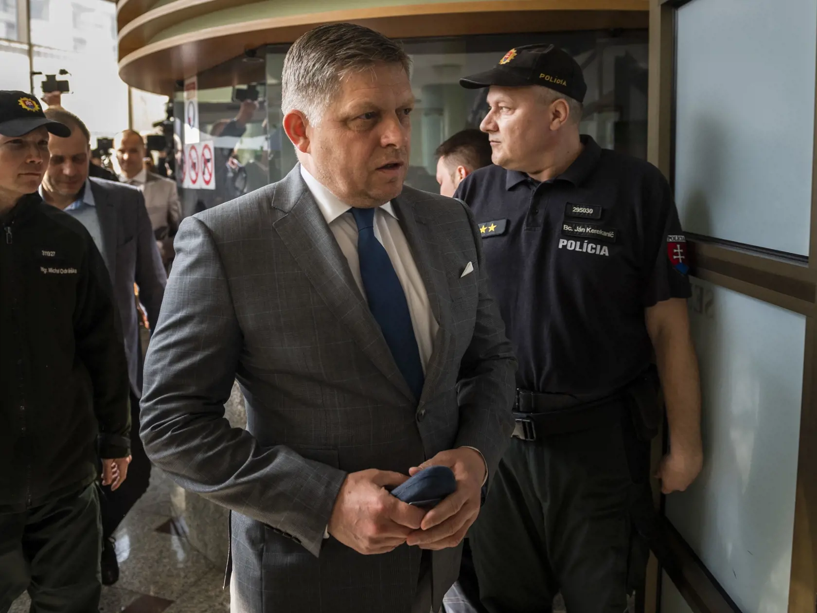 Obvinený expremiér a líder Smeru-SD Robert Fico prichádza vypovedať na Prezídium PZ 26. apríla 2022 v Bratislave.