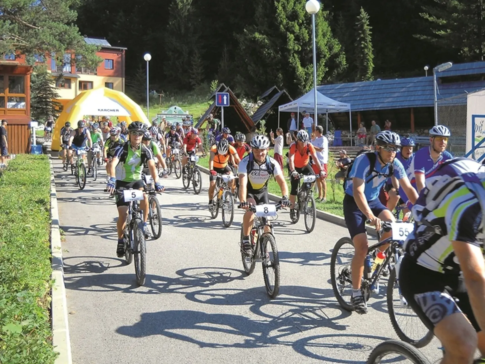 Trať extrémnych pretekov viedla cez Branisko, Levočské vrchy, Slovenský raj a vrcholila osemkilometrovým stúpaním na Plejsy pri Krompachoch