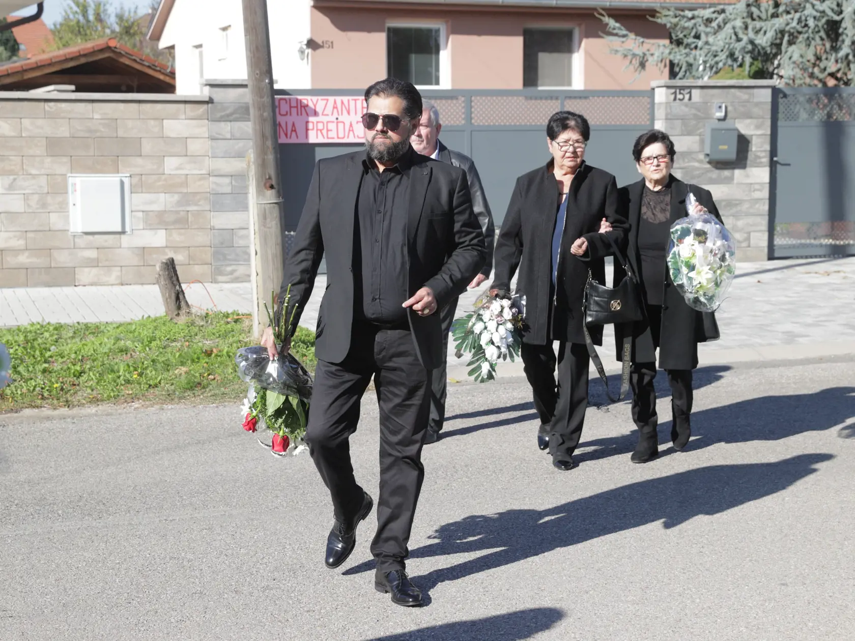 Posledná rozlúčka s hudobníkom Ľubom Virágom (†68), ktorý náhle zomrel pred pár dňami.