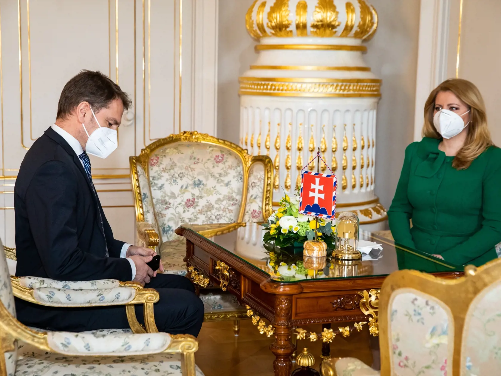 Premiér Igor Matovič prichádza do prezidentského paláca oznámiť riešenie koaličnej krízy.