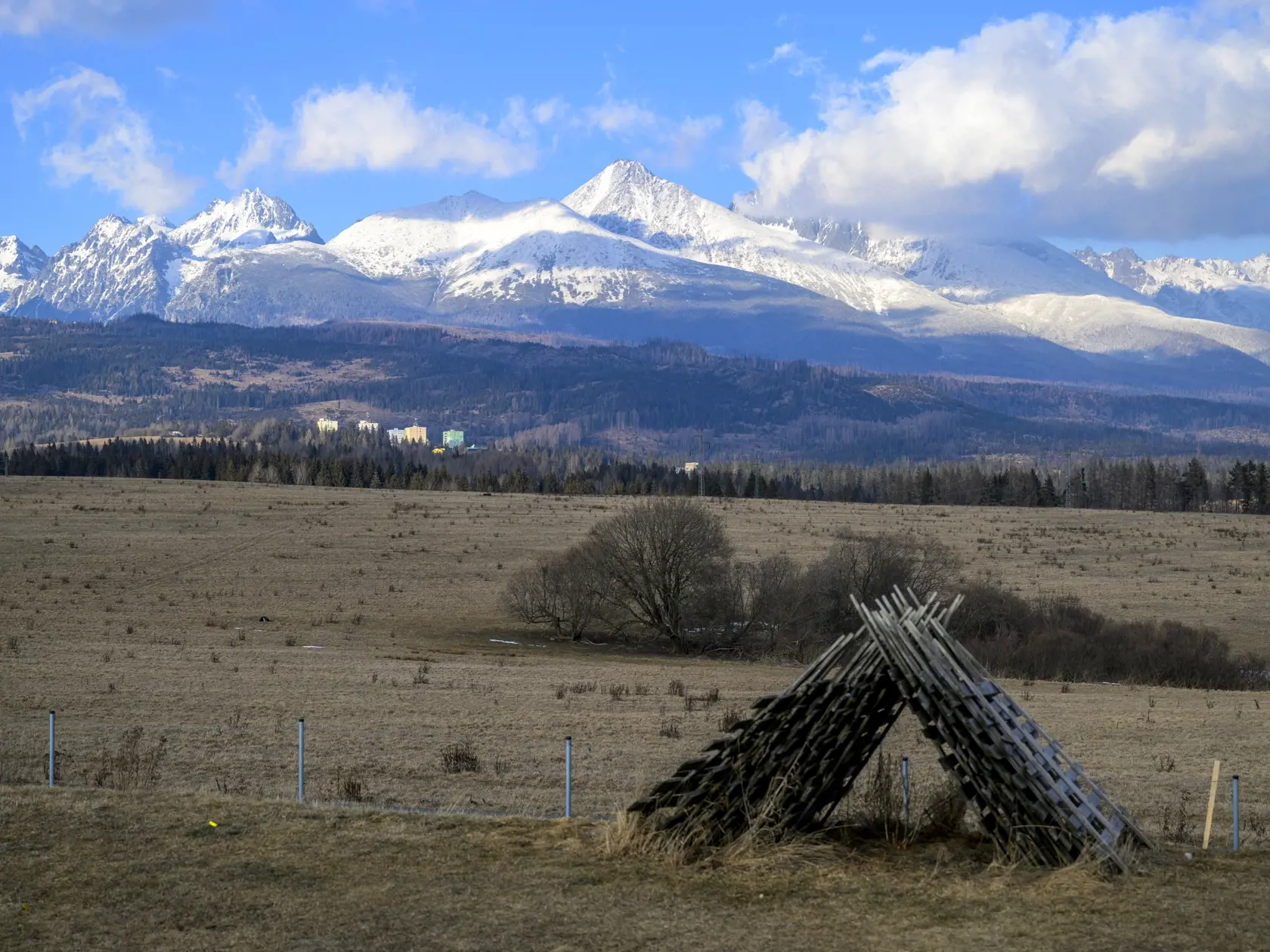 Na snímke v pozadí Vysoké Tatry zo Štrby 18. februára 2025.