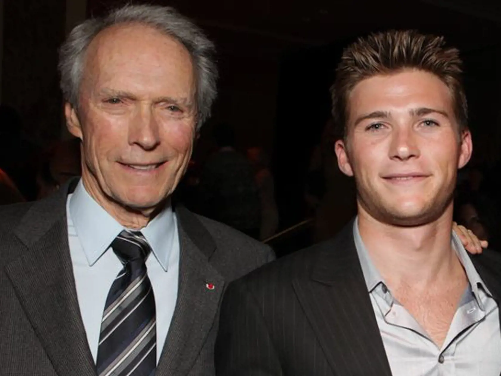 Scott Eastwood má legendárneho otca Clinta Eastwooda. Dostáva úlohy vo filmoch, no na talent svojho otca sa zatiaľ nechytá.