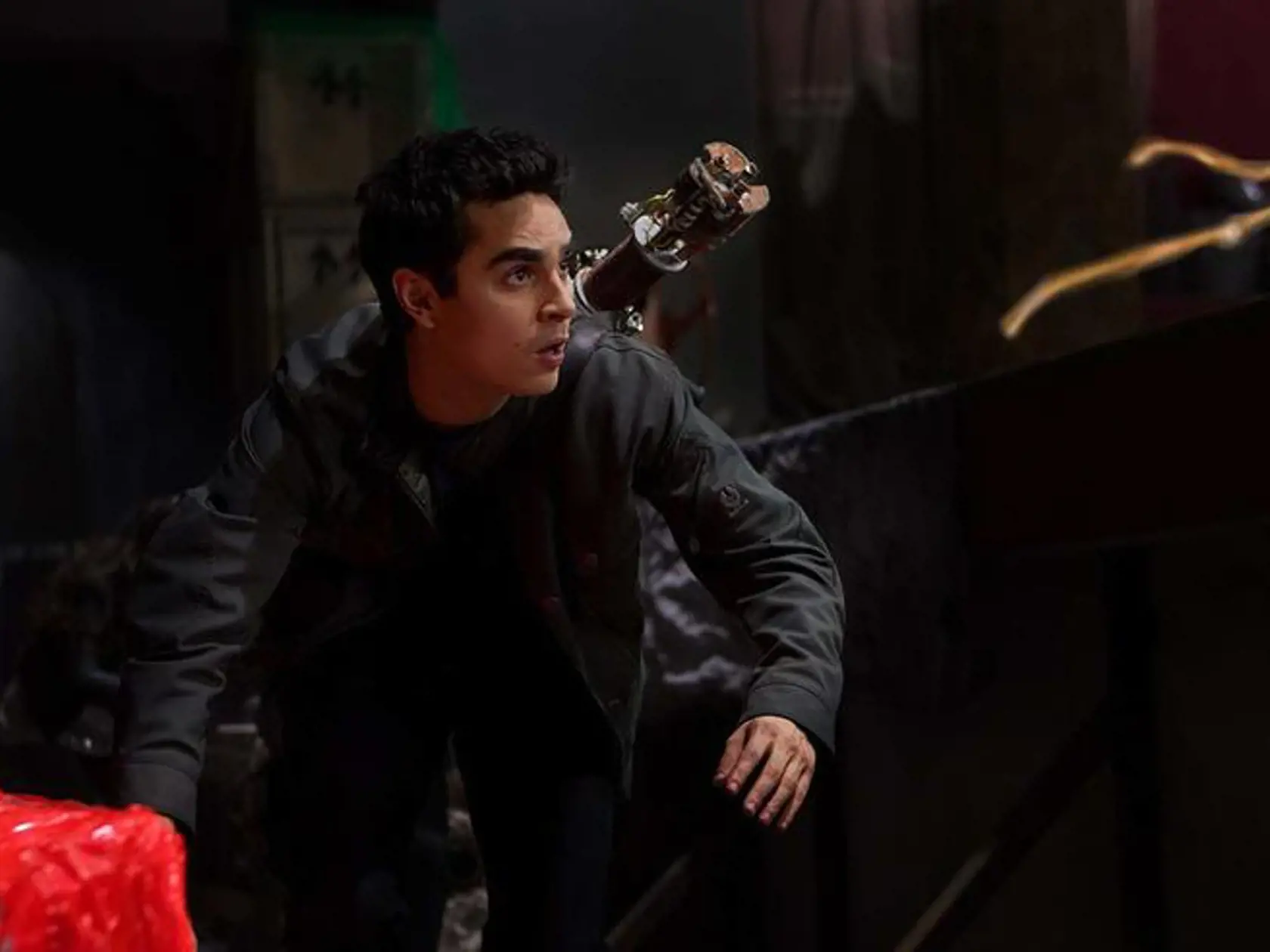Max Minghella je synom režiséra Anthonyho Minghellu, ktorý stojí za filmami ako Anglický pacient či Talentovaný pán Ripley. Mladý Max si vyskúšal herectvo a už je aj režisérom.