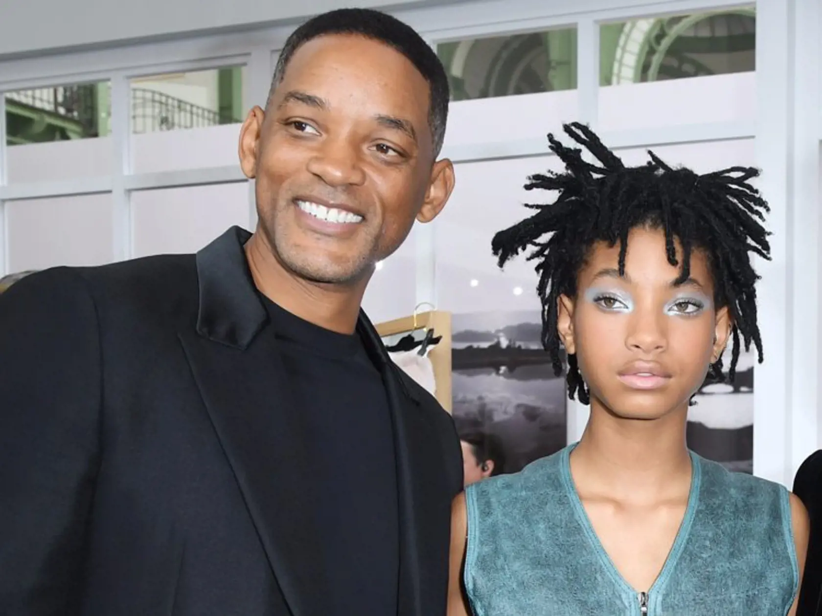 Willow Smith je dcérou Willa Smitha a Jady Pinkett Smith. Doteraz sa venovala najmä hudbe, ale po novom je súčasťou pravidelnej televíznej talkshow.