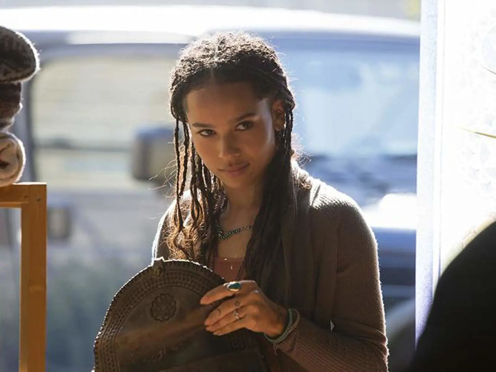 Zoë Kravitz je dcérou Lennyho Kravitza a Lis Bonet. Hrala vo viacerých úspešných filmoch, ale seriál Big little lies ju vystrelil celkom hore.