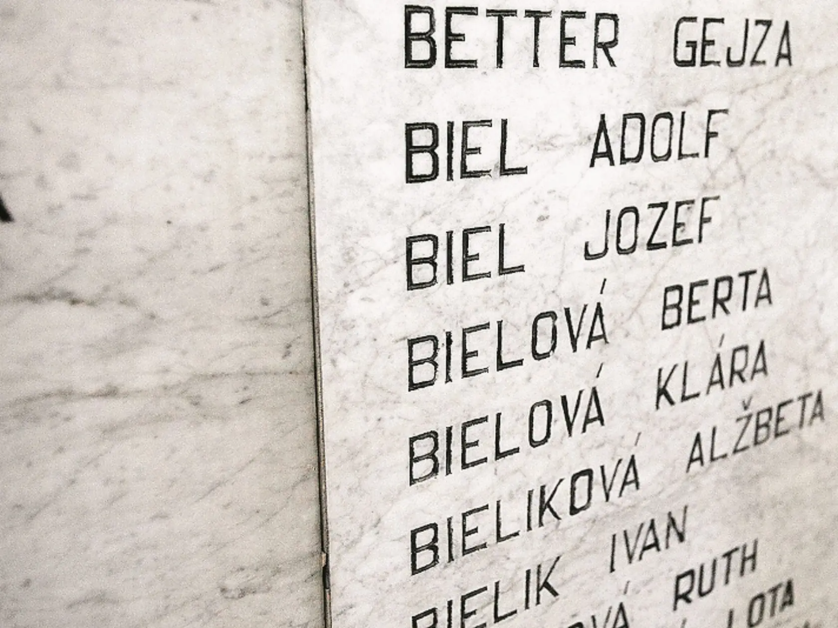 Posledné stopy: O prítomnosti Bielovcov v Žiline vypovedajú hroby na tamojšom židovskom cintoríne. Ale i záznamy o obetiach holokaustu (na snímke).