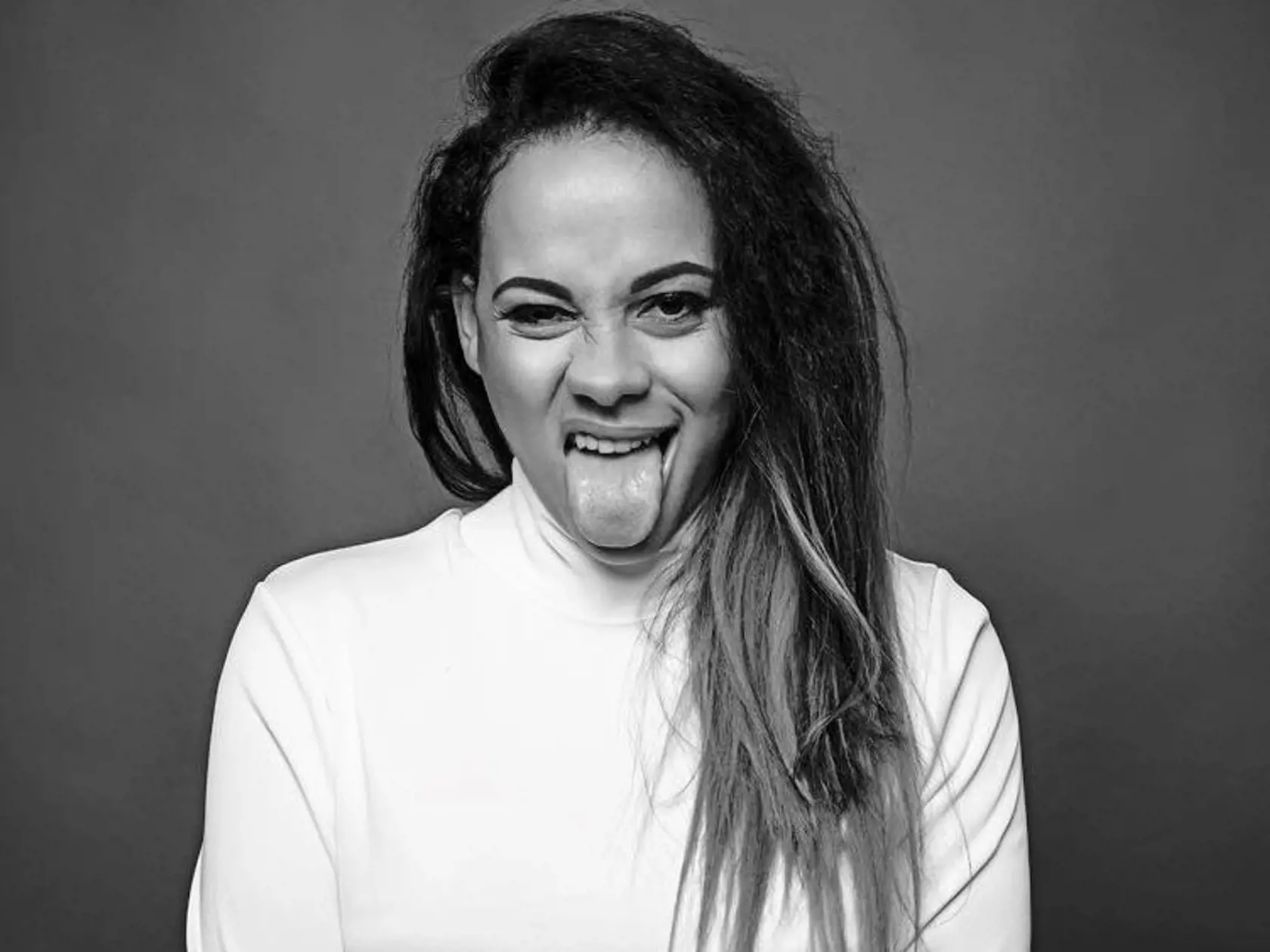 „Život je film, som veselý divák. Milujem, teda som,“ napísala Tina na koniec svojho šokujúceho instagramového statusu, týkajúceho sa jej choroby.  