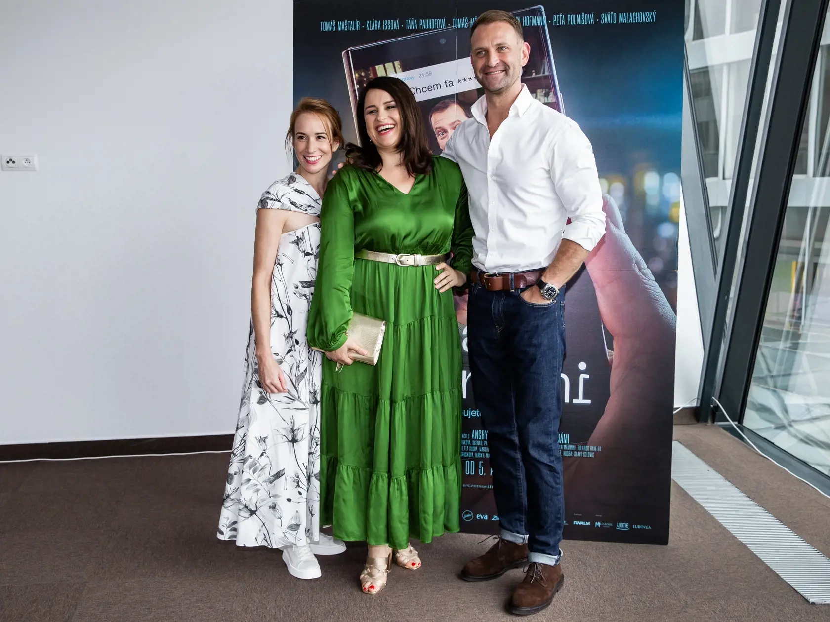Novinárska premiéra filmu "Známi neznámi" v Bratislave. Na snímke Petra Polnišová, Tomáš Maštalír a Táňa Pauhofová.