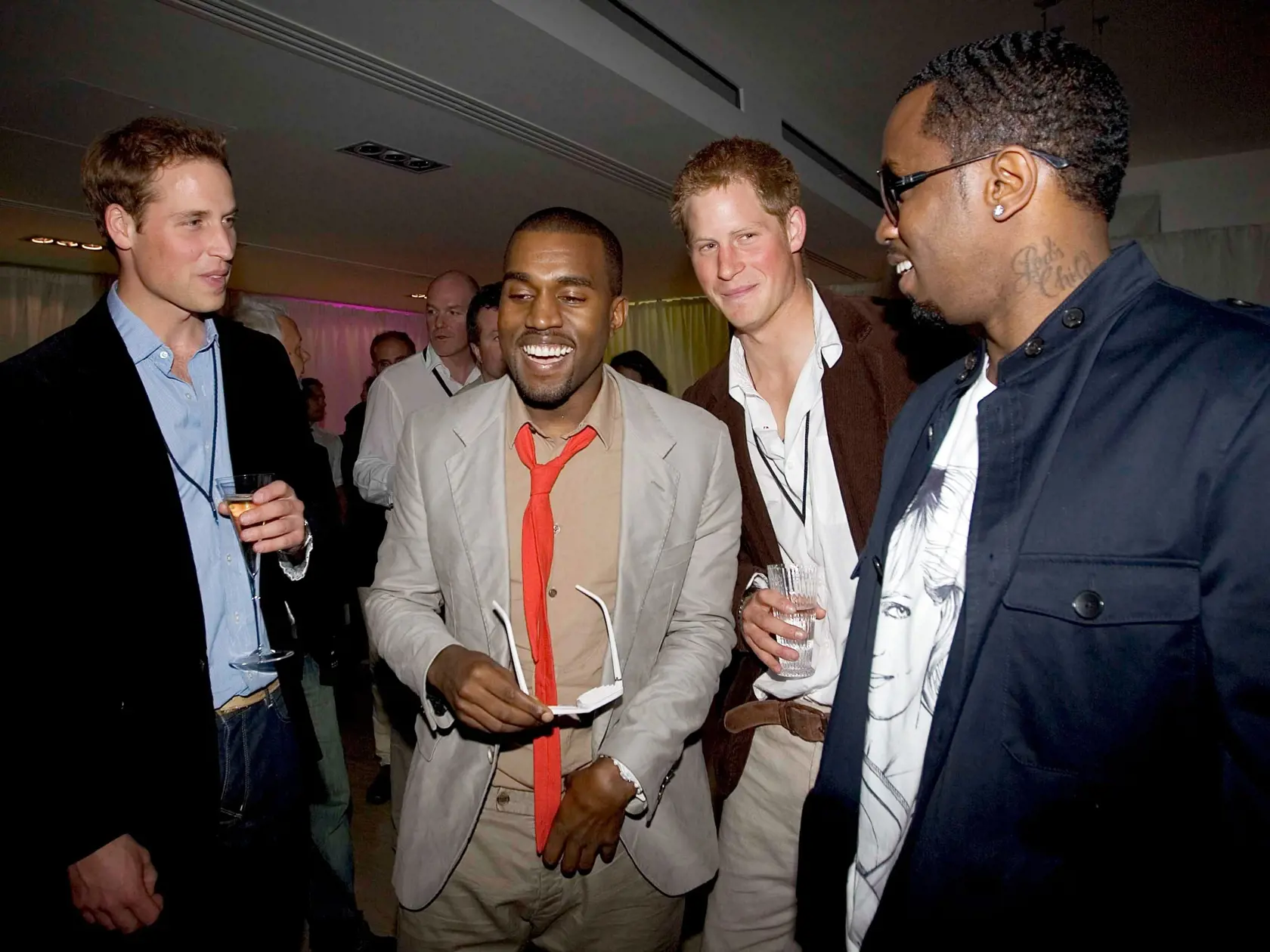 Samotný bývalý zástupca Combsa, Rob Shuter, povedal: "Diddy bol posadnutý princom Harrym a princom Williamom."