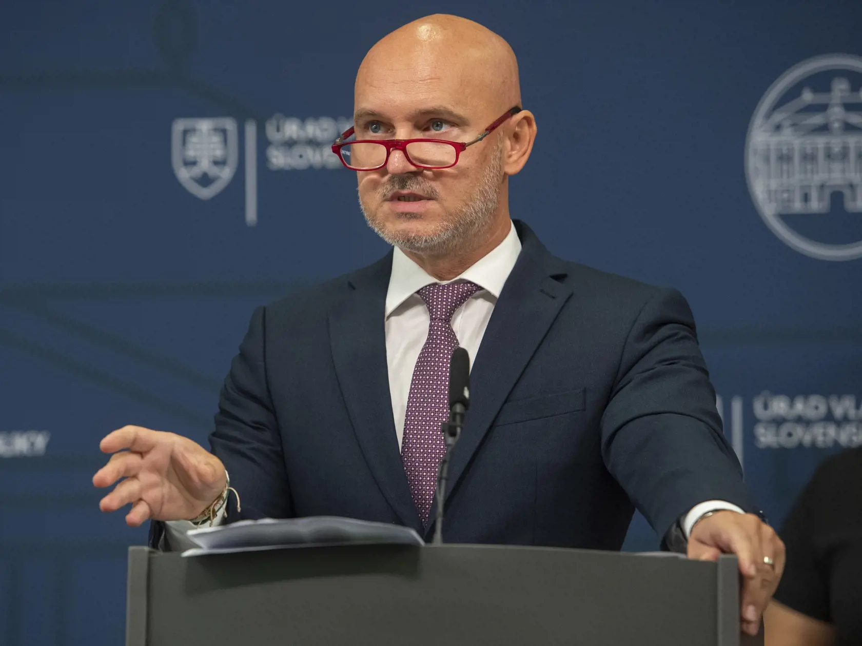 Na snímke minister školstva, vedy, výskumu a športu SR Branislav Gröhling (SaS) počas tlačovej konferencie na tému "Vyhlásenie výziev pre školstvo" 24. augusta 2022 v Bratislave.