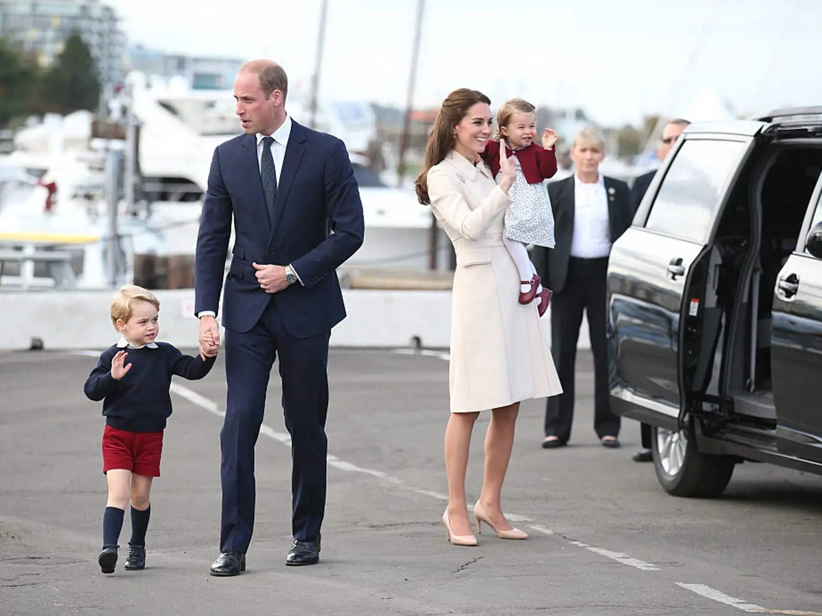 Kate a William majú podľa odborníkov v svojej rodine ujasnené, aké kroky podnikať. Otec vedie syna, matka vedie dcéru.
