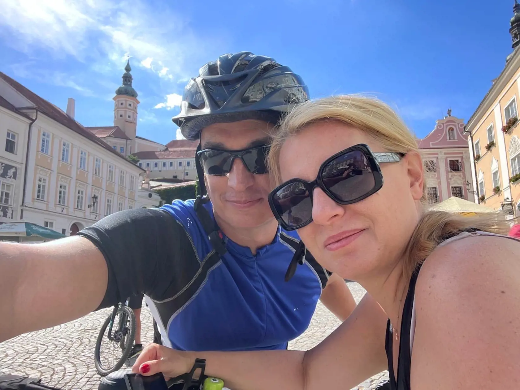 Spoznávala pamiatky: Prezidentka sa vybrala aj s partnerom na dovolenku na bicykloch.