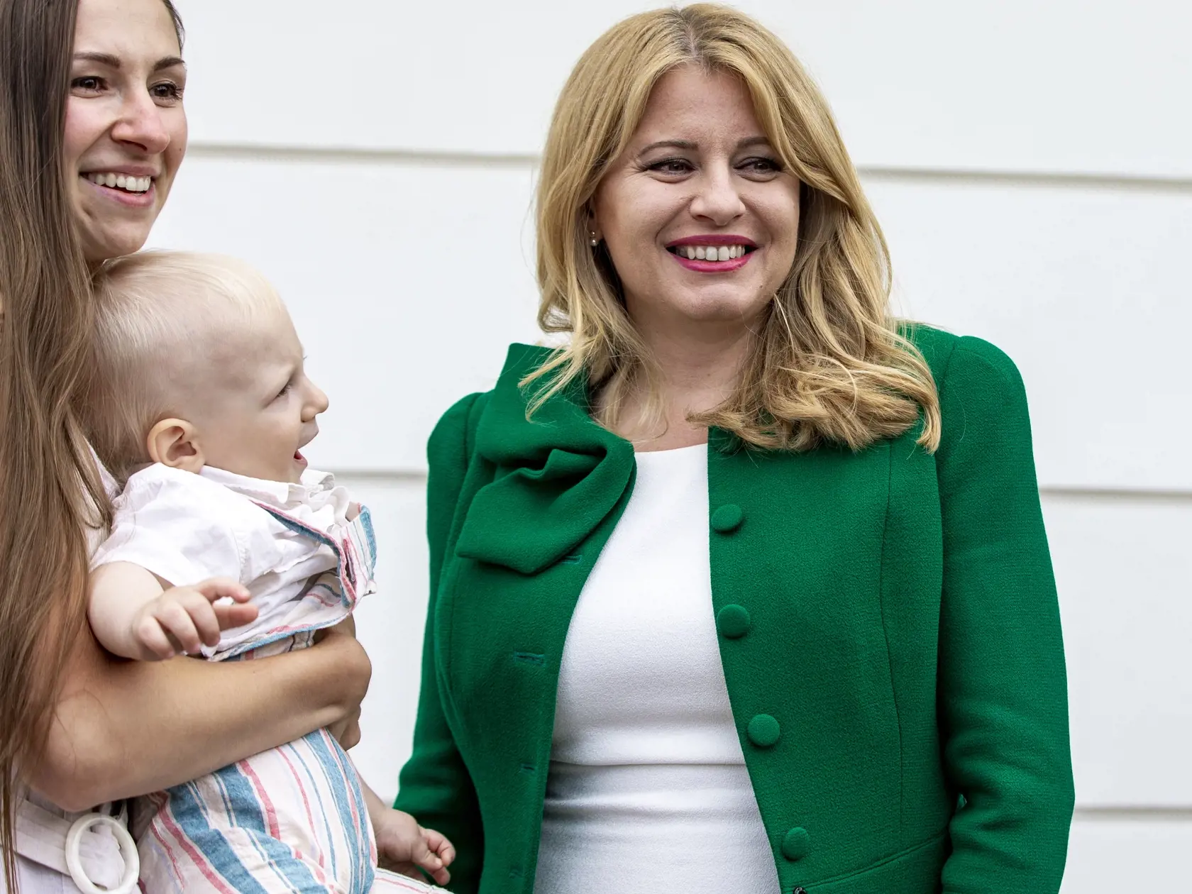 V Prezidentskom paláci sa konal “Deň otvorených dverí” kde sa verejnosť mohla stretnúť aj s prezidentkou Zuzanou Čaputovou. Na snímke je Zuzana Čaputová. 
