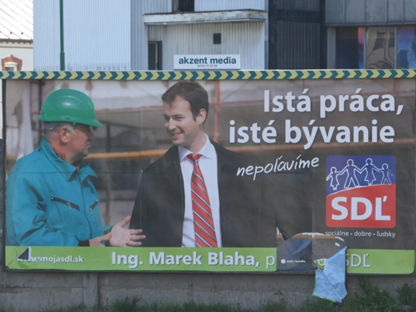 4. SDĽ: Snaha o autenticitu a priamočiare posolstvo, ale
graficky nedotiahnuté.
Foto: JÚLIUS DUBRAVAY