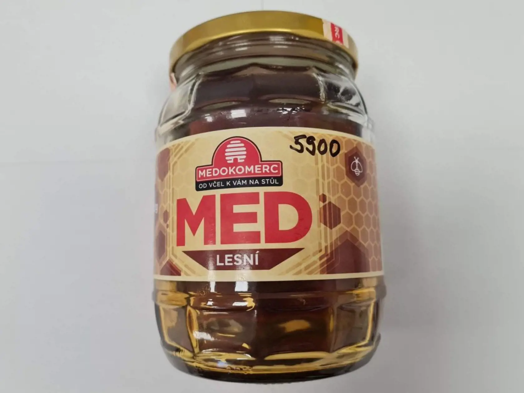 V rámci úradnej kontroly potravín odobrali inšpektori RVPS Rimavská Sobota v prevádzke hypermarket TESCO Revúca, M.R. Štefánika 1394/10, 050 01 Revúca výrobok: Med lesný.