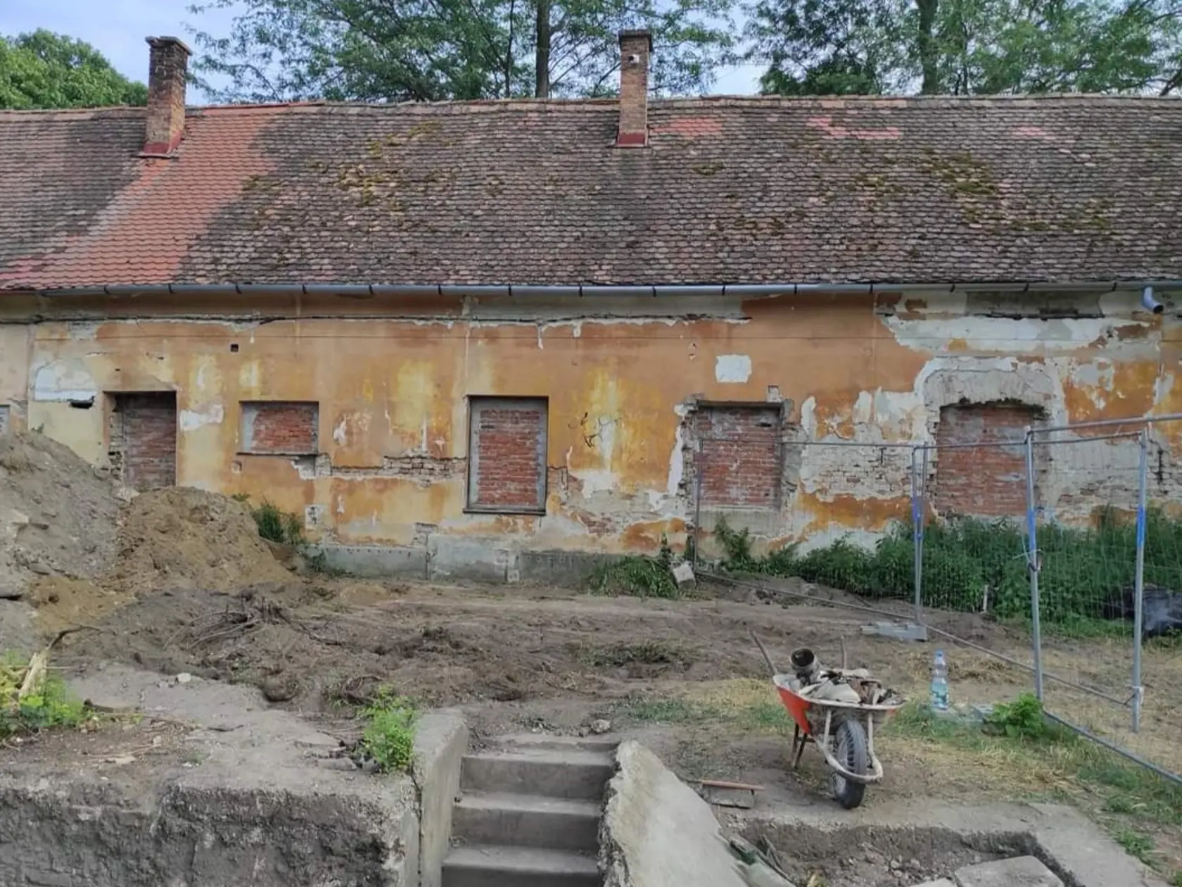 Medzi najhodnotnejšie nálezy patria aj kamenné prvky zo stredoveku.