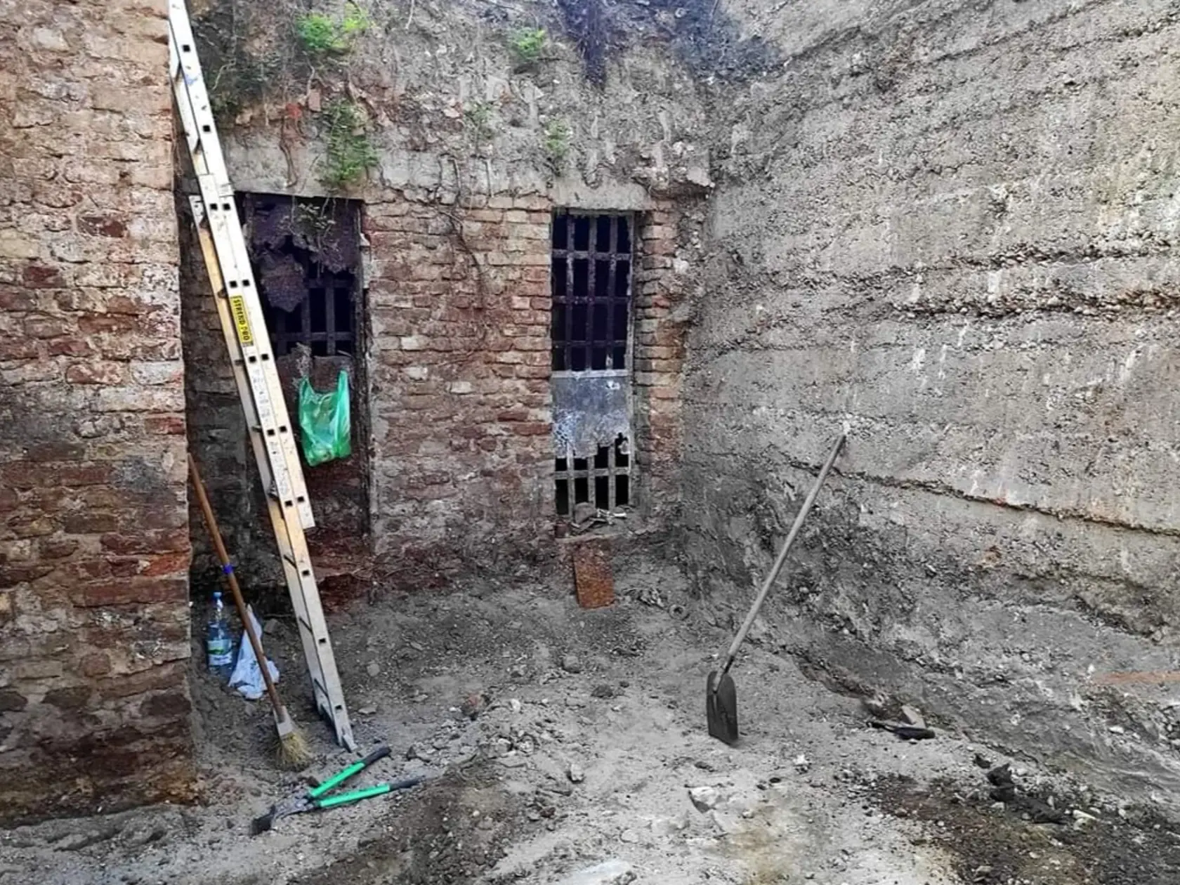 Panská ľadovňa bola dlhé roky zasypaná zeminou.