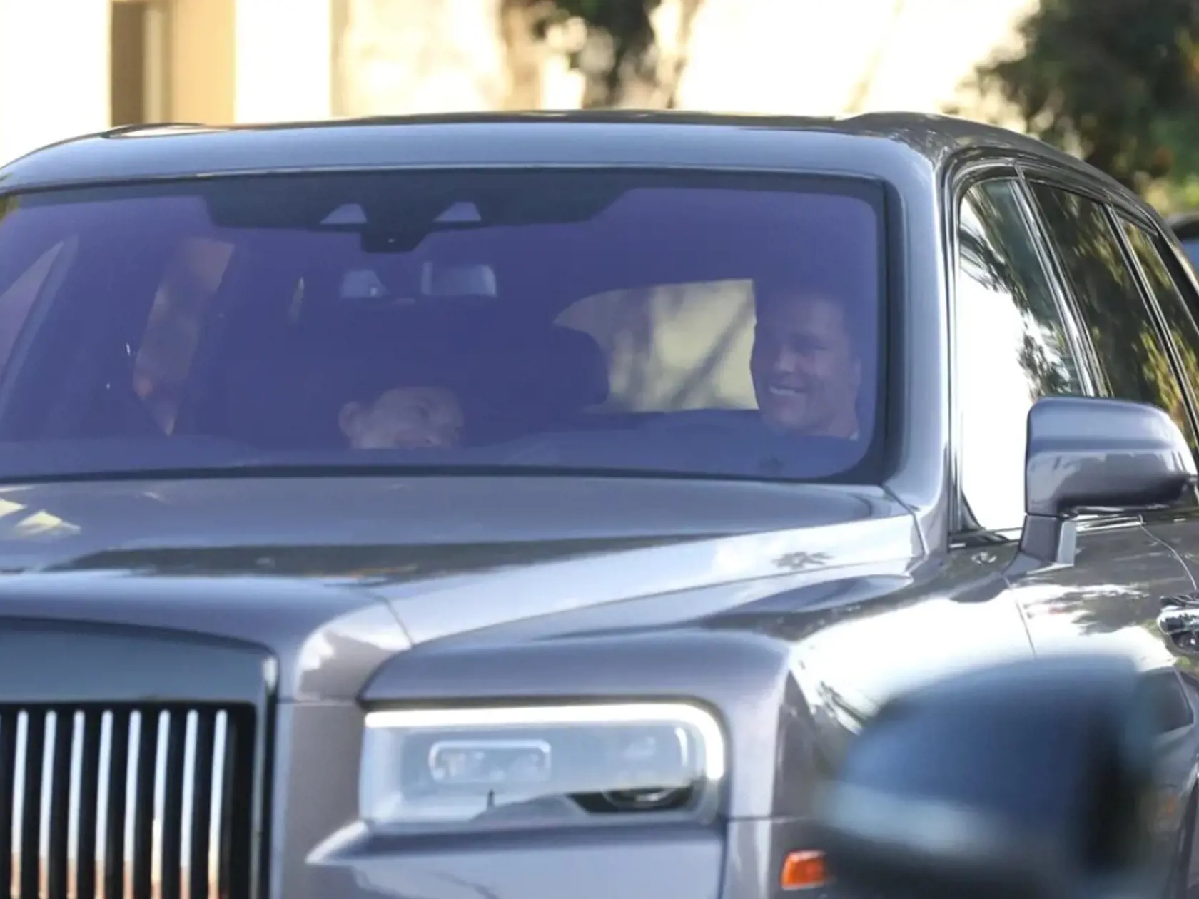 Irina bola videná v Bradyho aute pár dní potom, čo boli spolu v reštaurácii v Los Angeles.