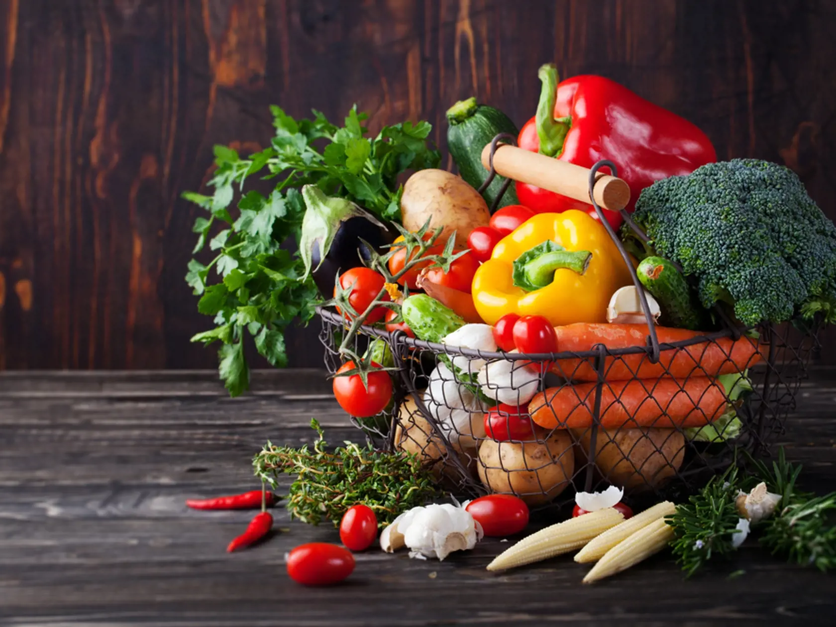 Pri konzumácii prostredníctvom potravy a v bežných množstvách však živiny, ako je vitamín C, pôsobia ako antioxidanty, ktoré preukázateľne neutralizujú voľné radikály.