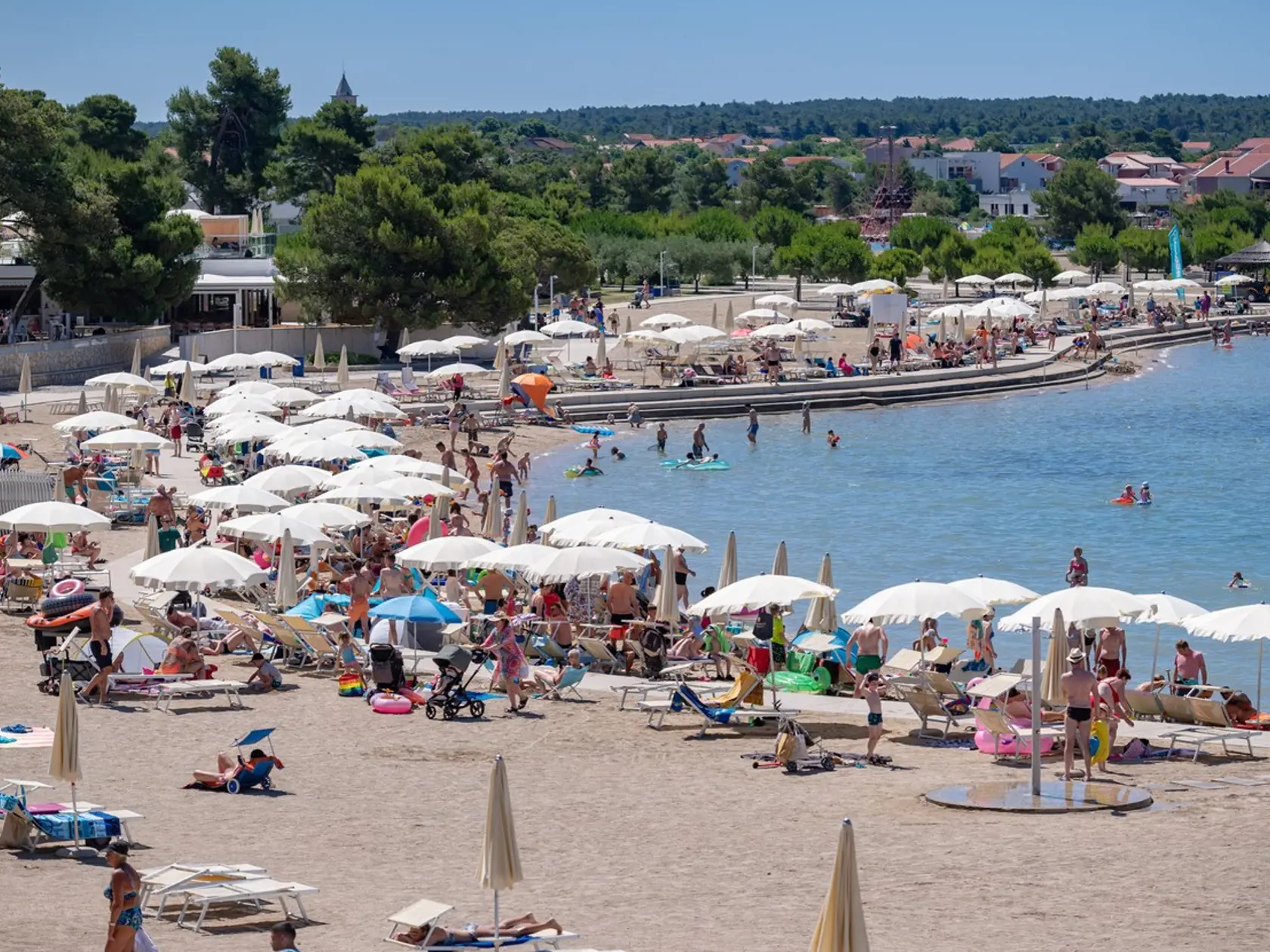 Miestni sa hnevajú, že ceny sú tento rok naozaj prestrelené a mnohí obchodníci sa snažia turistov podviesť.