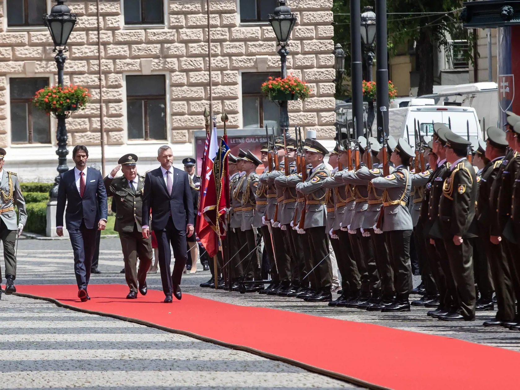 Inaugurácia Petra Pellegriniho, prehliadka jednotiek Ozbrojených síl SR. Na snímke je Peter Pellegrini a Robert Kaliňák.