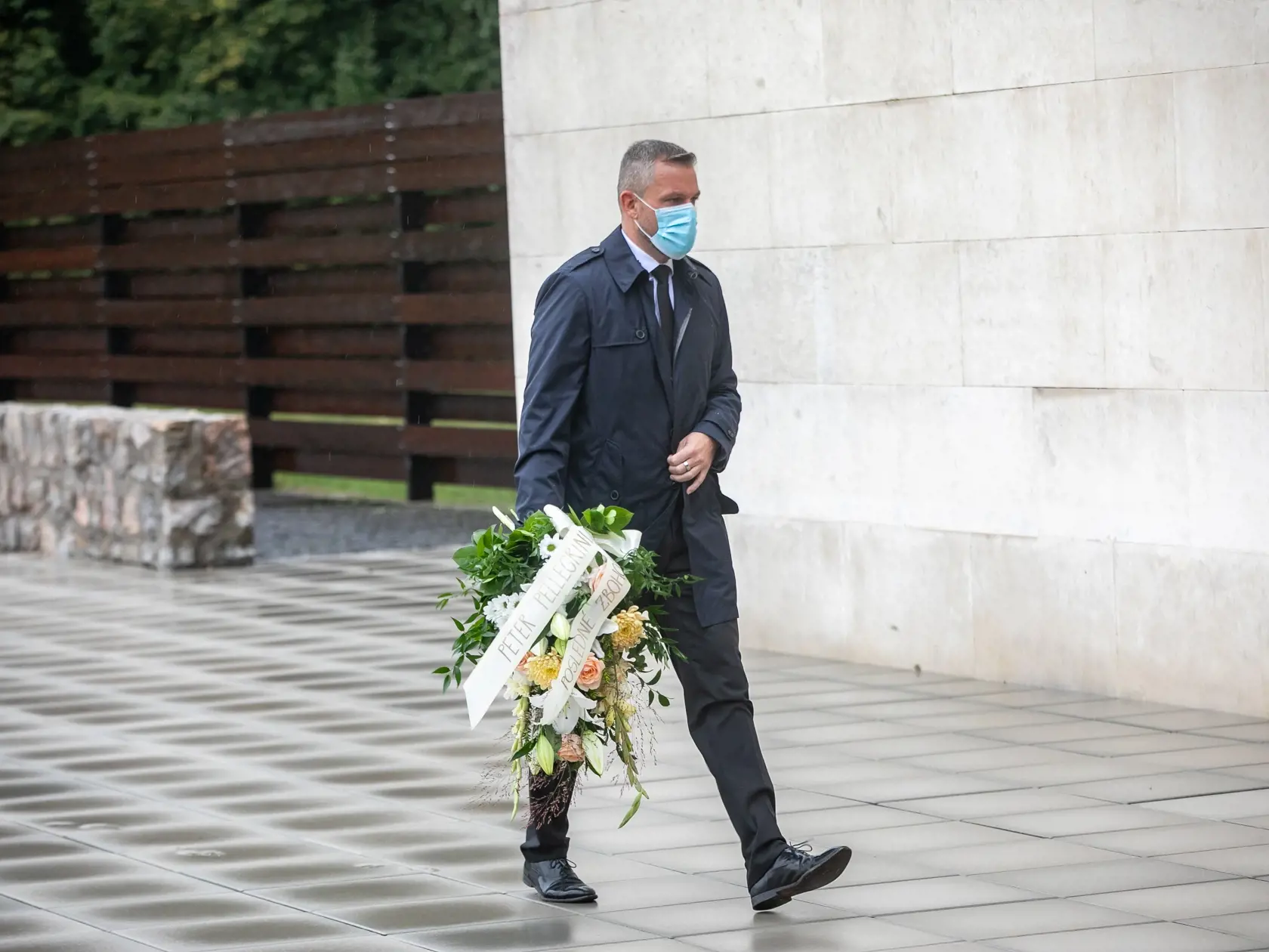 V bratislavskom krematóriu sa konala posledná rozlúčka s bývalým politikom Ivanom Vargom. Na fotke je Peter Pellegrini.