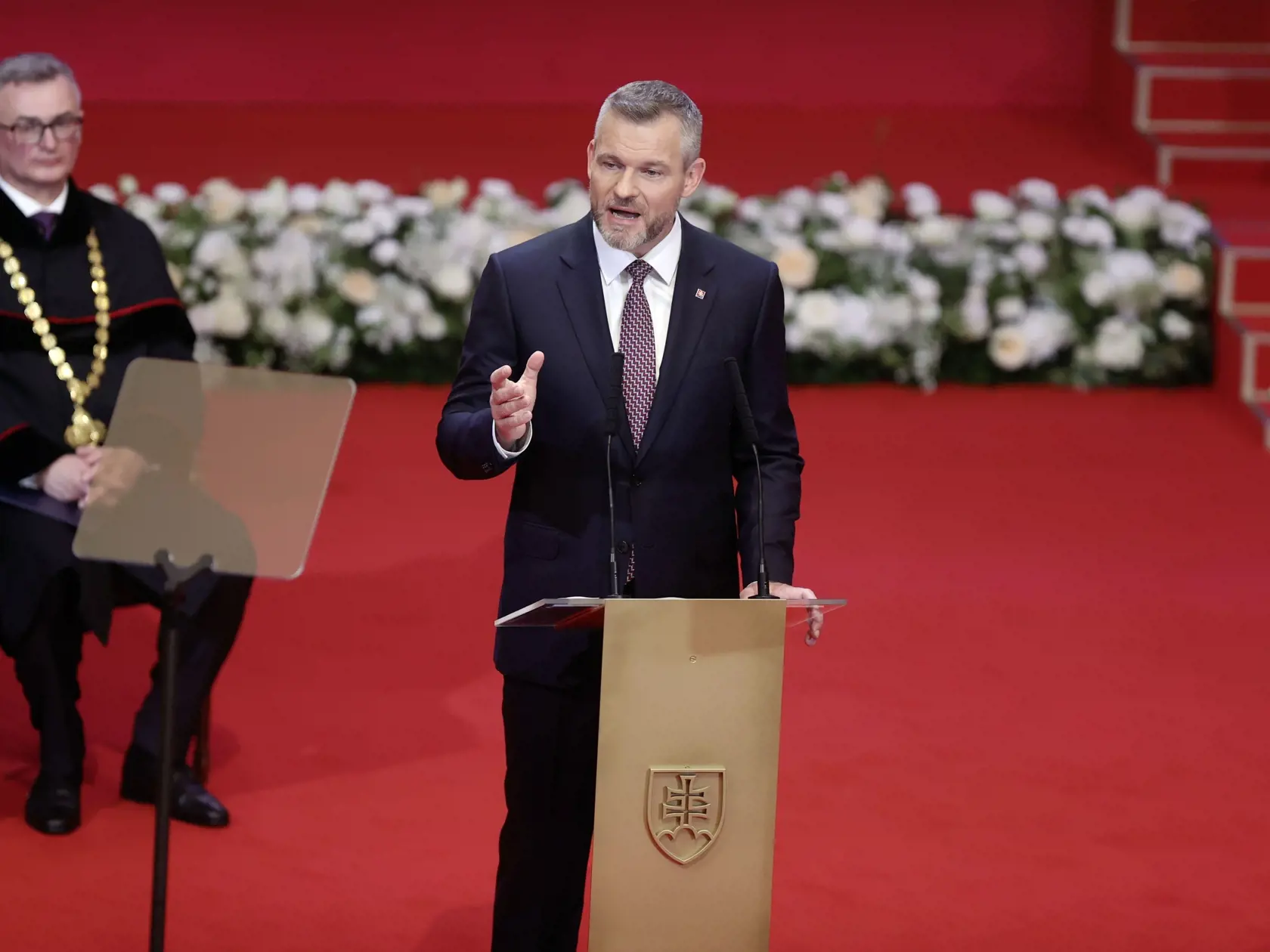 Slovensko je malé. Dobre to vie aj nový prezident Peter Pellegrini.